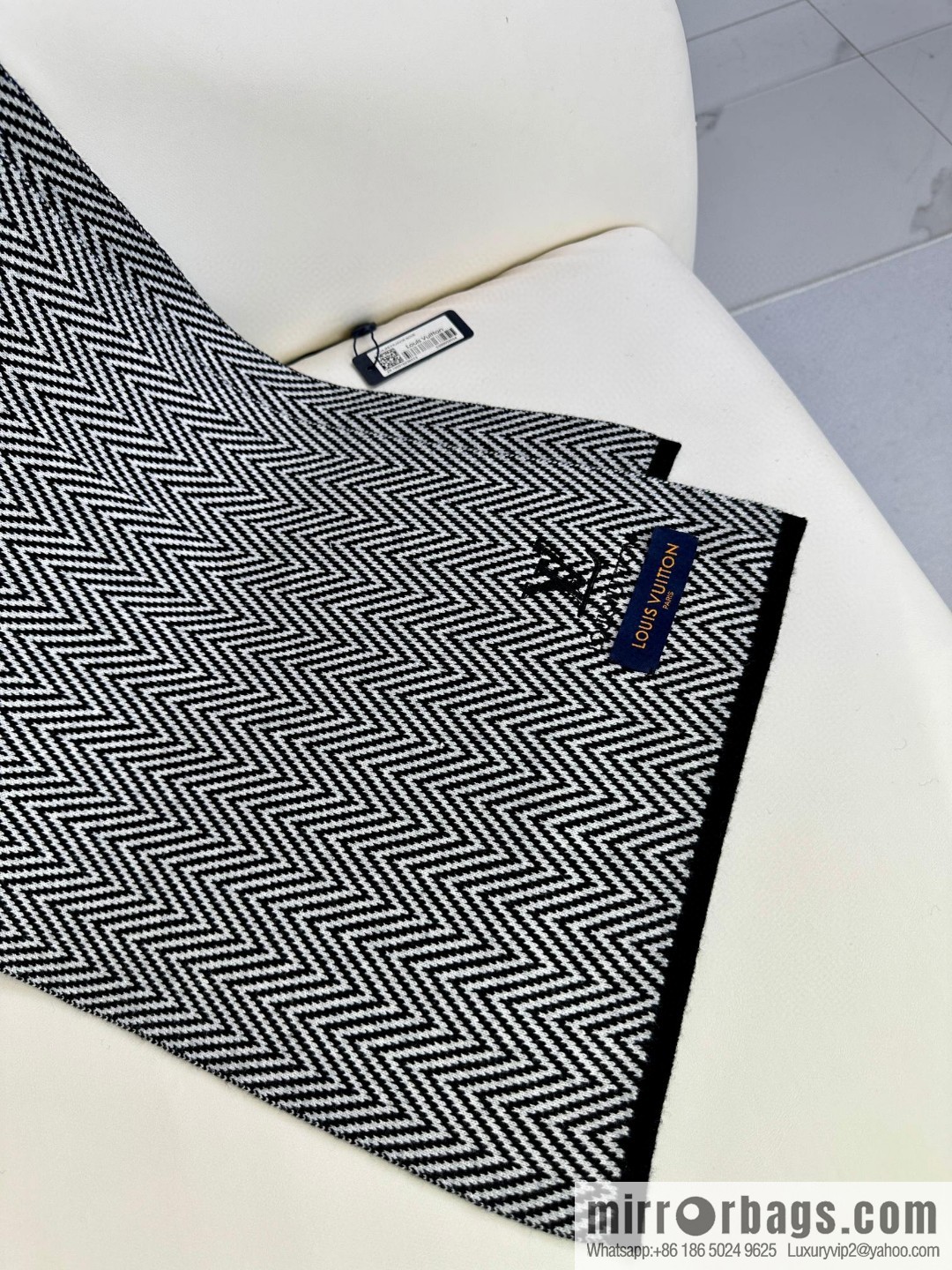 LV Louis Vuitton 100% Knitted Cashmere Classic Striped Woven Scarf