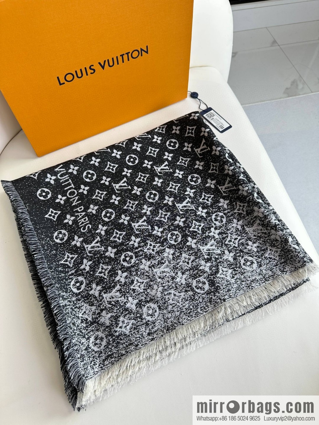 LV Louis Vuitton 23 spring new gradual change jacquard square