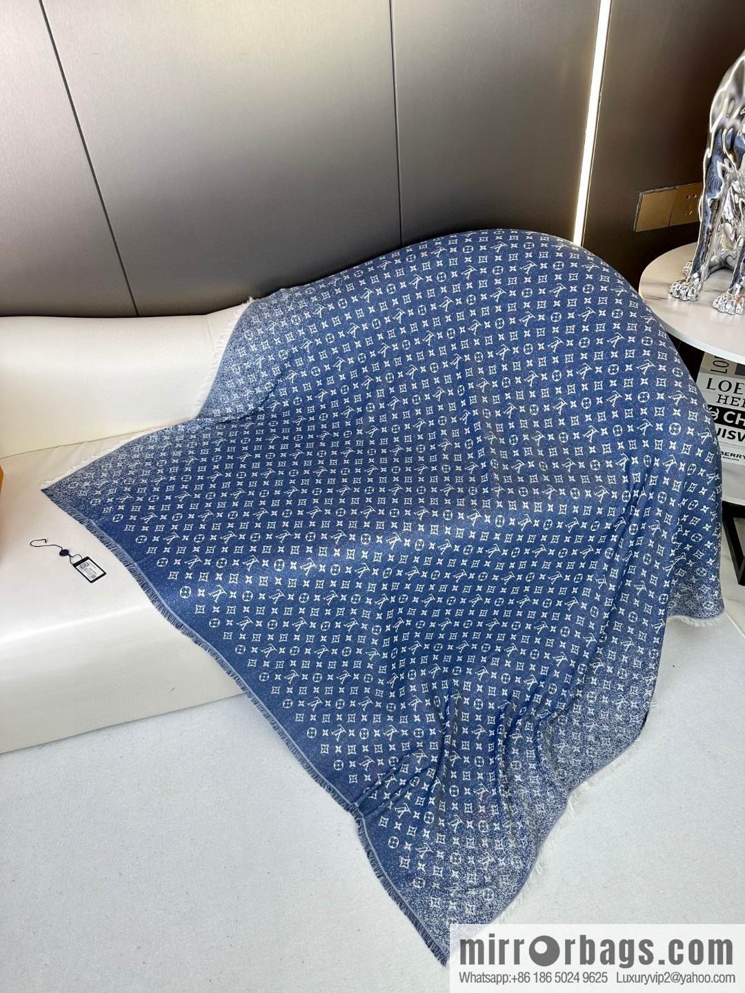 LV Louis Vuitton 23 spring new gradual change jacquard square