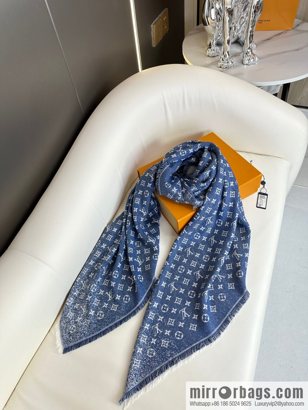 LV Louis Vuitton 23 spring new gradual change jacquard square