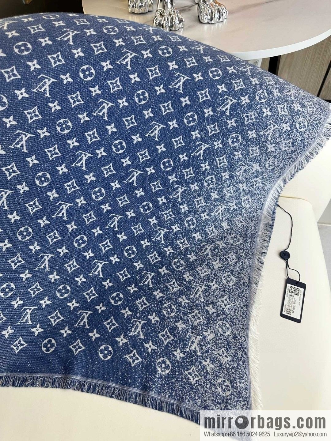 LV Louis Vuitton 23 spring new gradual change jacquard square