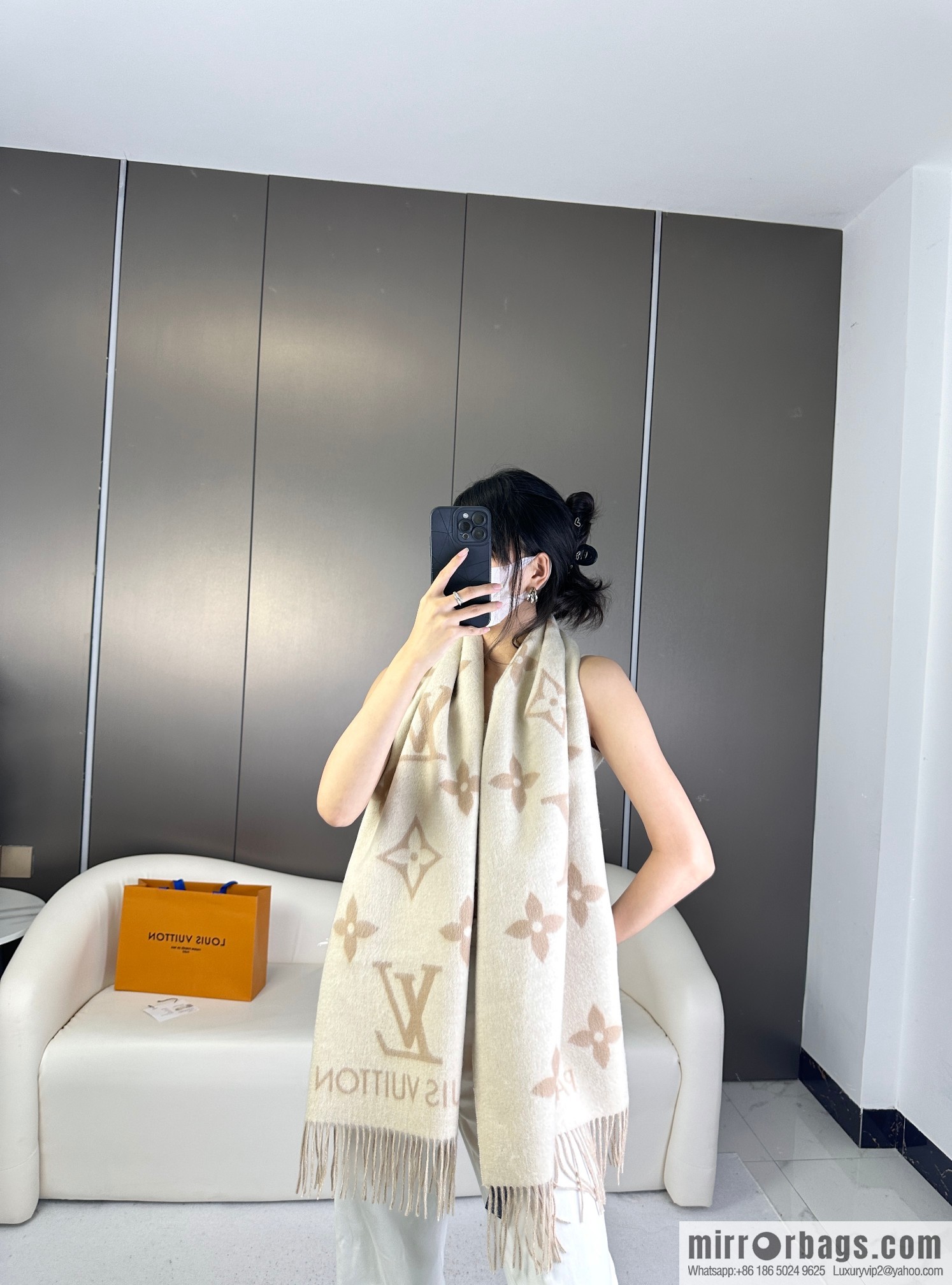 LV 𝑹𝒆𝒚𝒌𝒋𝒂𝒗𝒊𝒌 Double Sided Cashmere Scarf