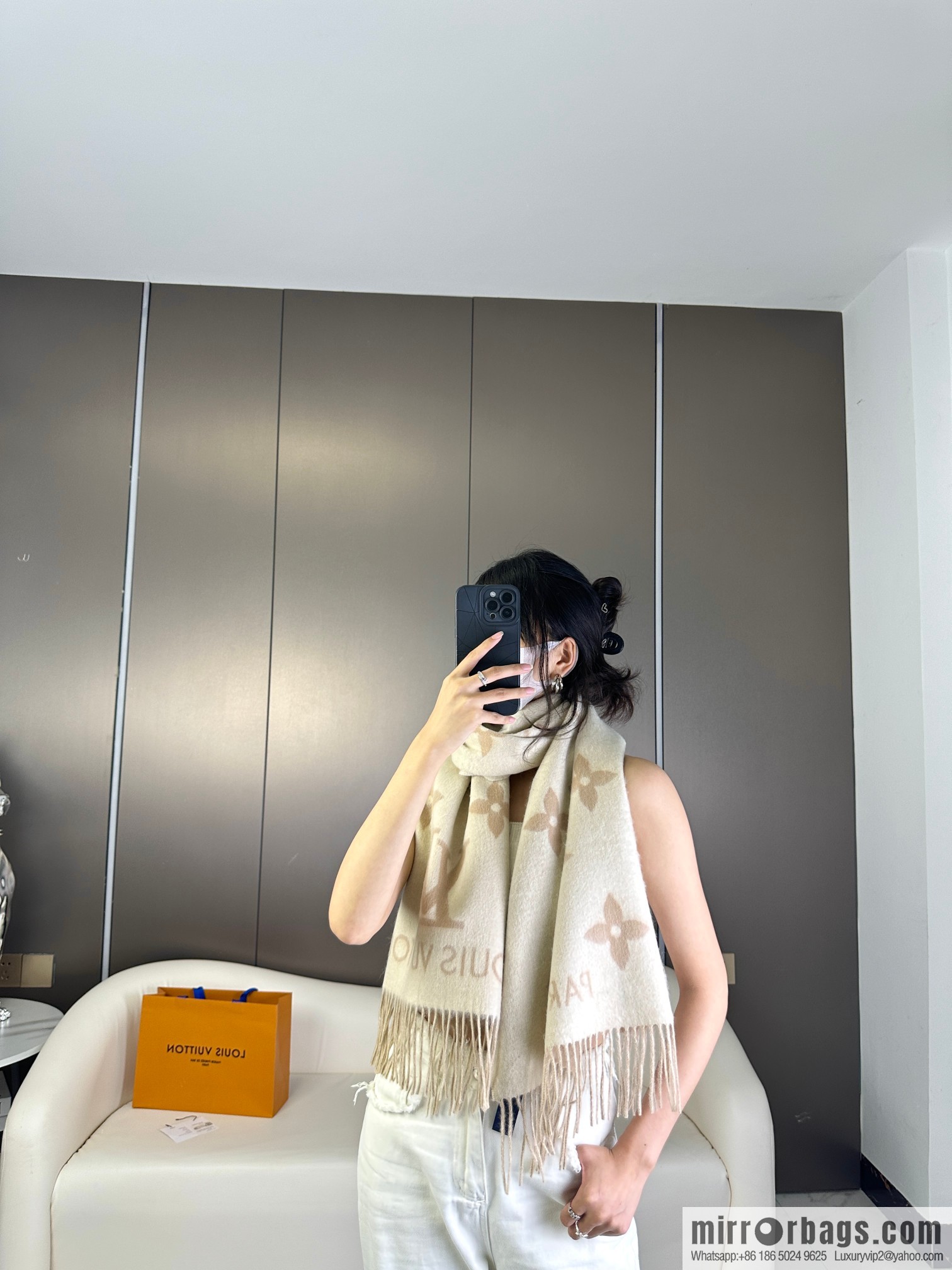 LV 𝑹𝒆𝒚𝒌𝒋𝒂𝒗𝒊𝒌 Double Sided Cashmere Scarf