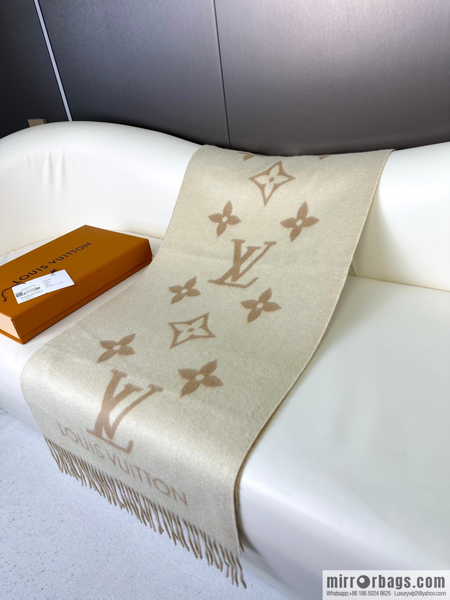 LV 𝑹𝒆𝒚𝒌𝒋𝒂𝒗𝒊𝒌 Double Sided Cashmere Scarf