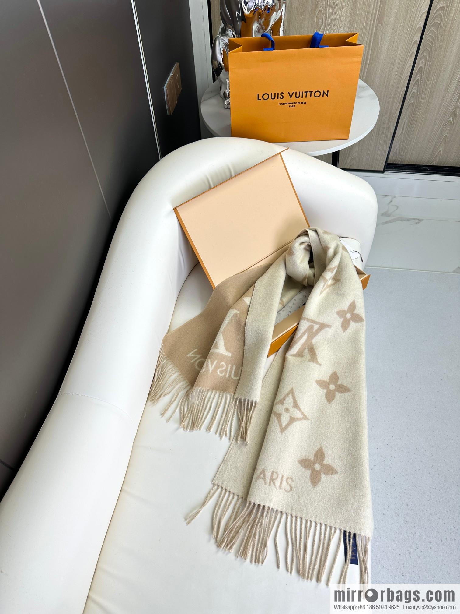 LV 𝑹𝒆𝒚𝒌𝒋𝒂𝒗𝒊𝒌 Double Sided Cashmere Scarf