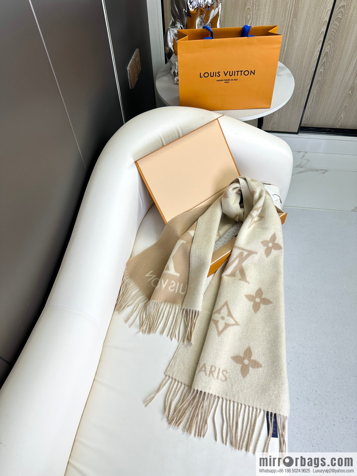 LV 𝑹𝒆𝒚𝒌𝒋𝒂𝒗𝒊𝒌 Double Sided Cashmere Scarf