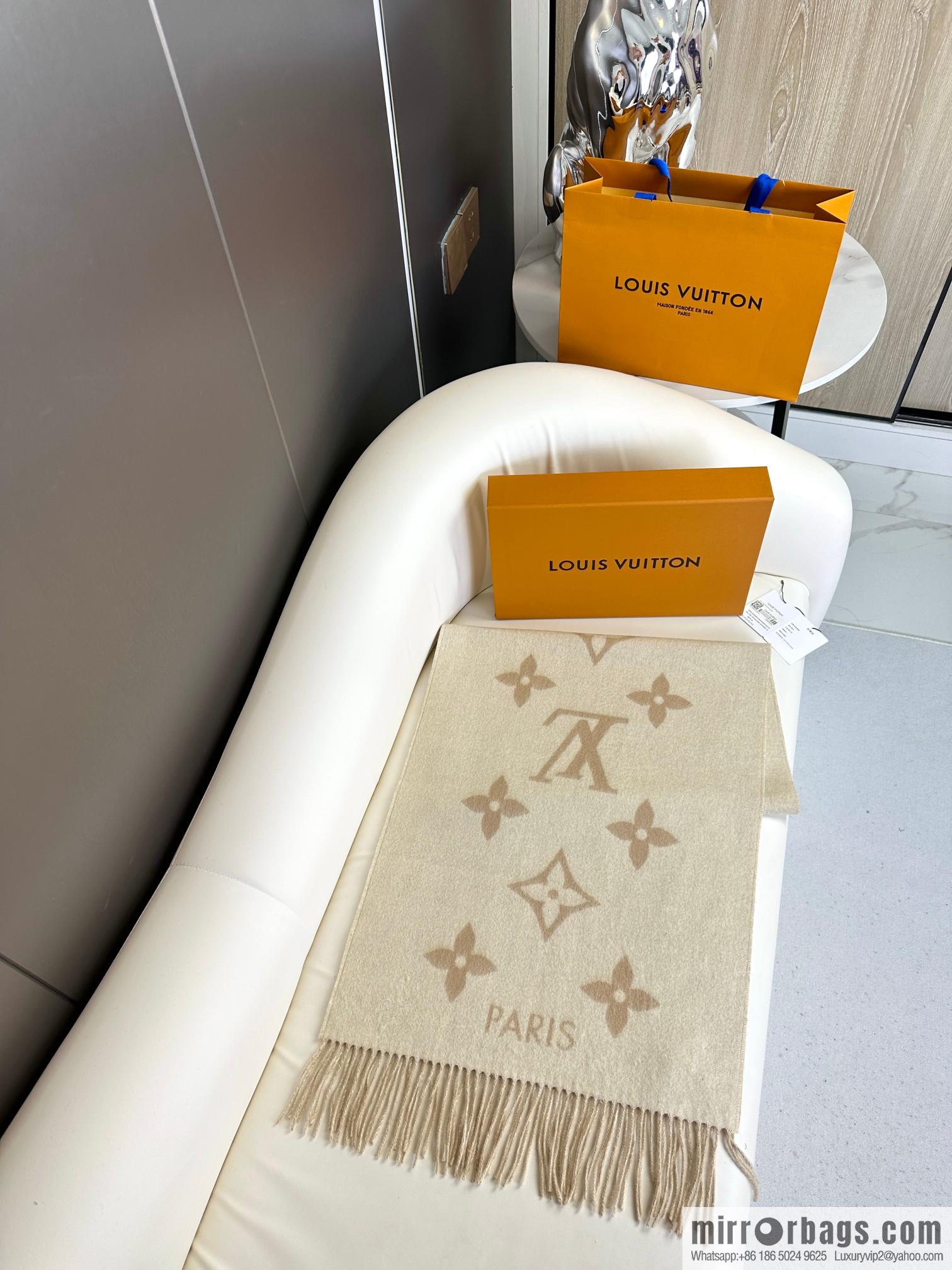 LV 𝑹𝒆𝒚𝒌𝒋𝒂𝒗𝒊𝒌 Double Sided Cashmere Scarf