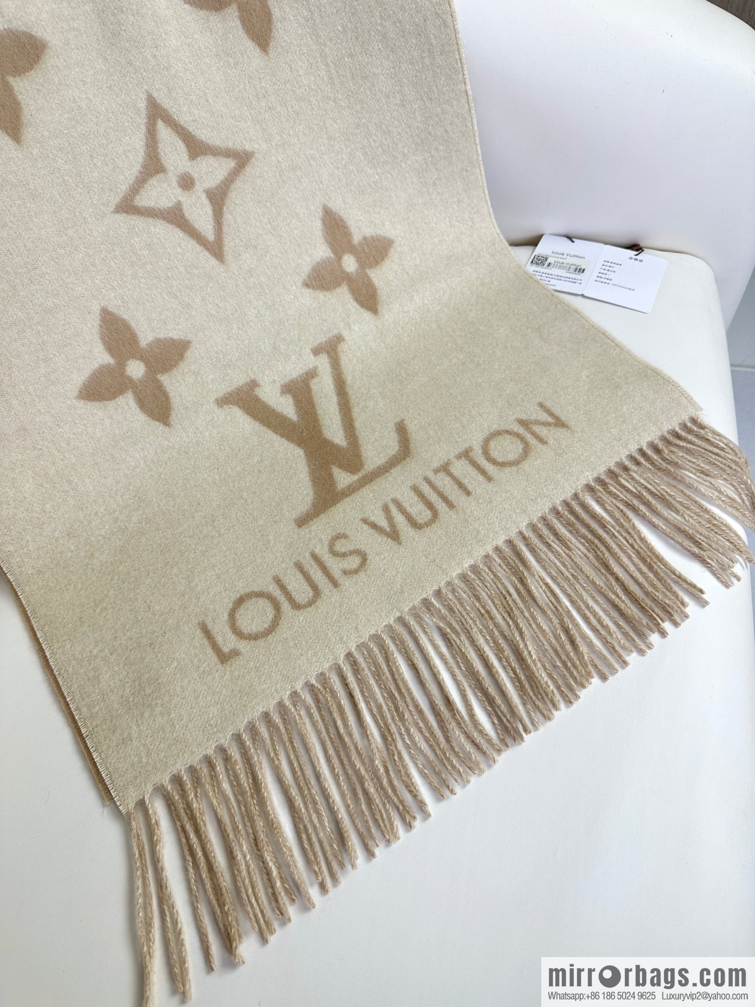 LV 𝑹𝒆𝒚𝒌𝒋𝒂𝒗𝒊𝒌 Double Sided Cashmere Scarf