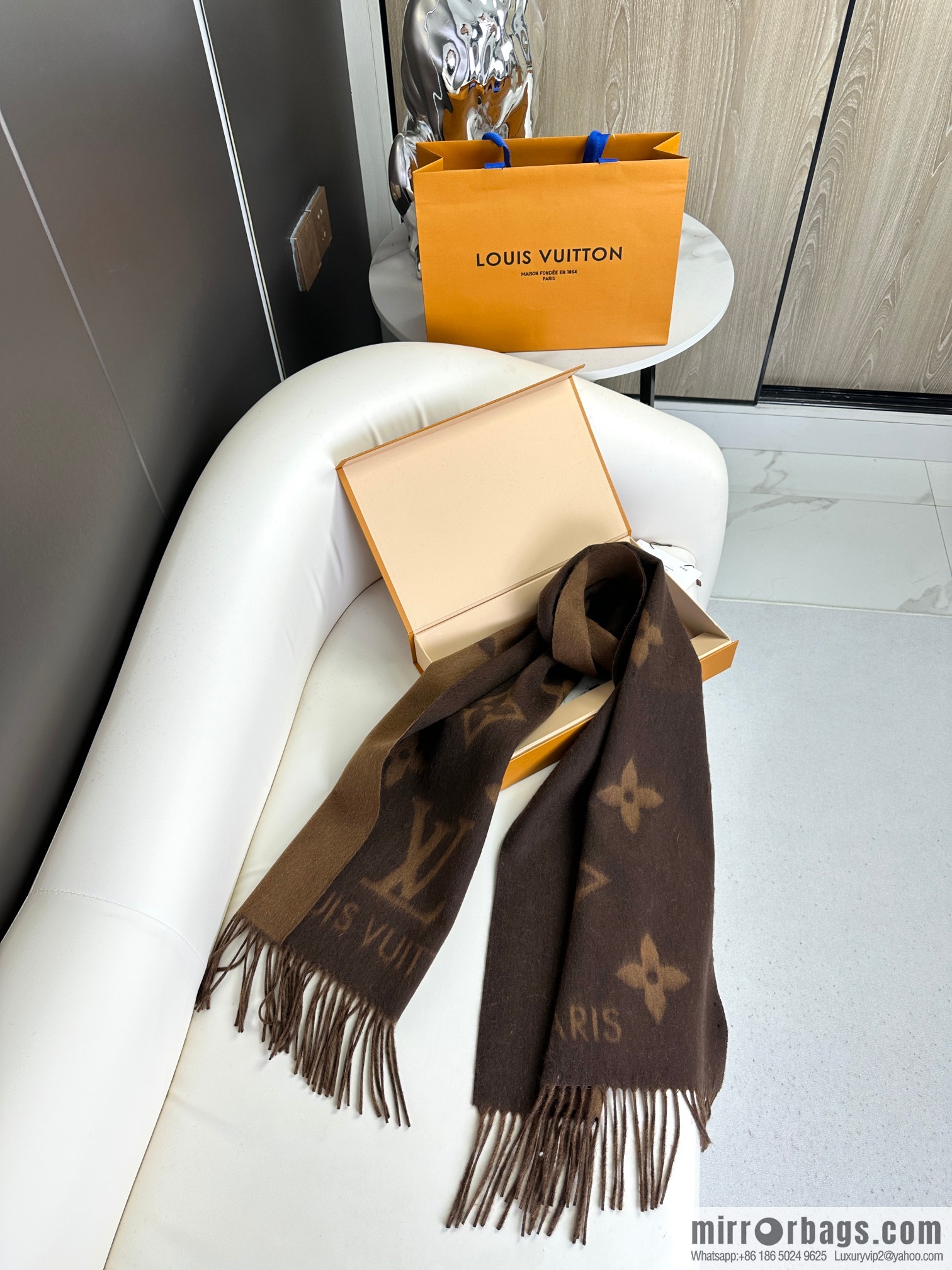 LV 𝑹𝒆𝒚𝒌𝒋𝒂𝒗𝒊𝒌 Double Sided Cashmere Scarf