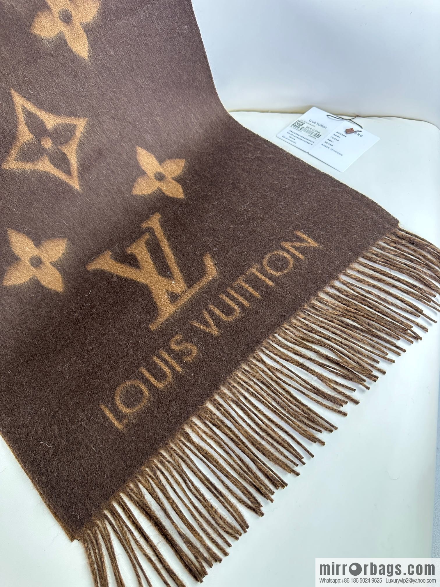 LV 𝑹𝒆𝒚𝒌𝒋𝒂𝒗𝒊𝒌 Double Sided Cashmere Scarf
