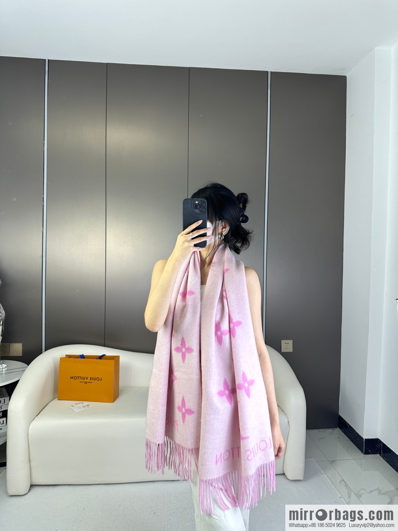 LV 𝑹𝒆𝒚𝒌𝒋𝒂𝒗𝒊𝒌 Double Sided Cashmere Scarf