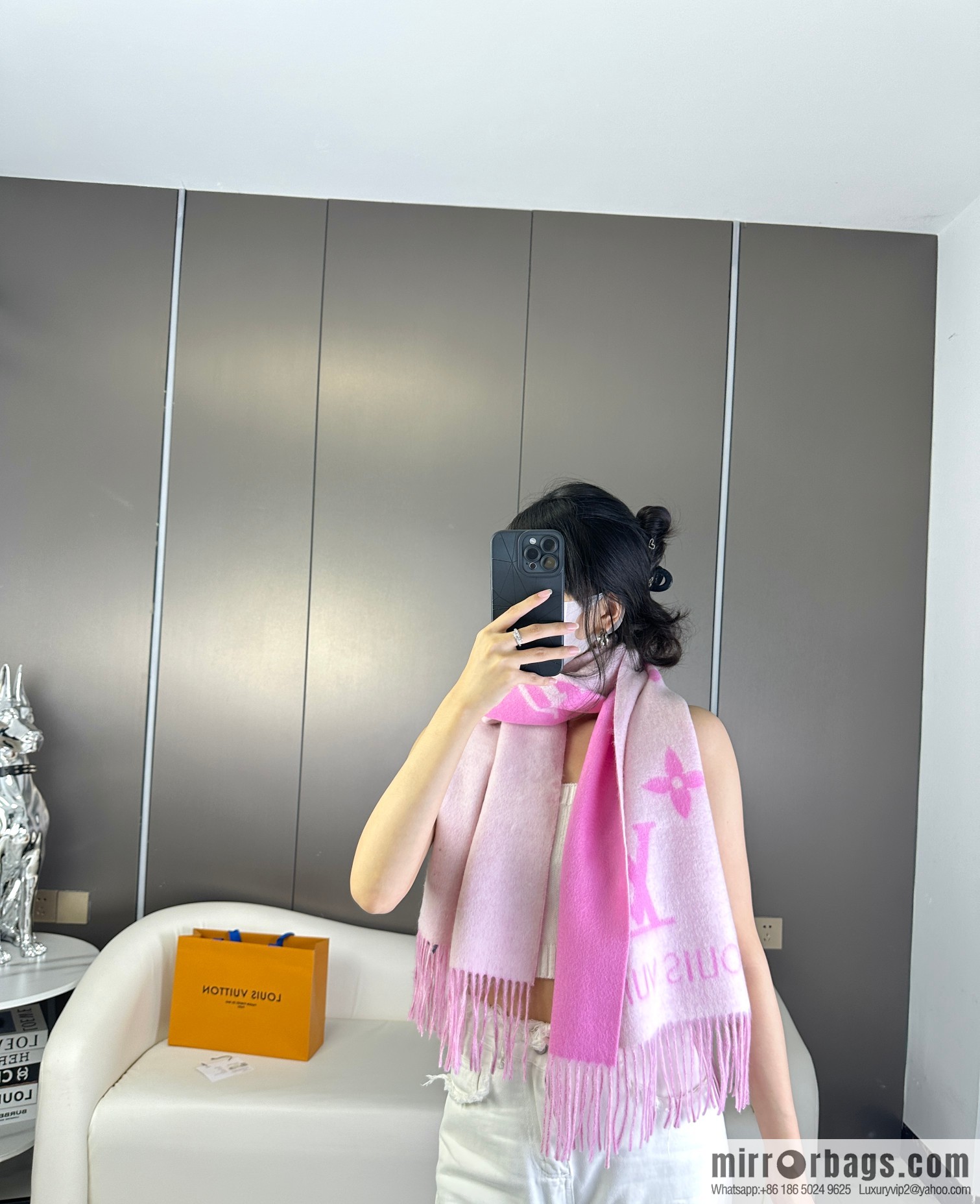 LV 𝑹𝒆𝒚𝒌𝒋𝒂𝒗𝒊𝒌 Double Sided Cashmere Scarf