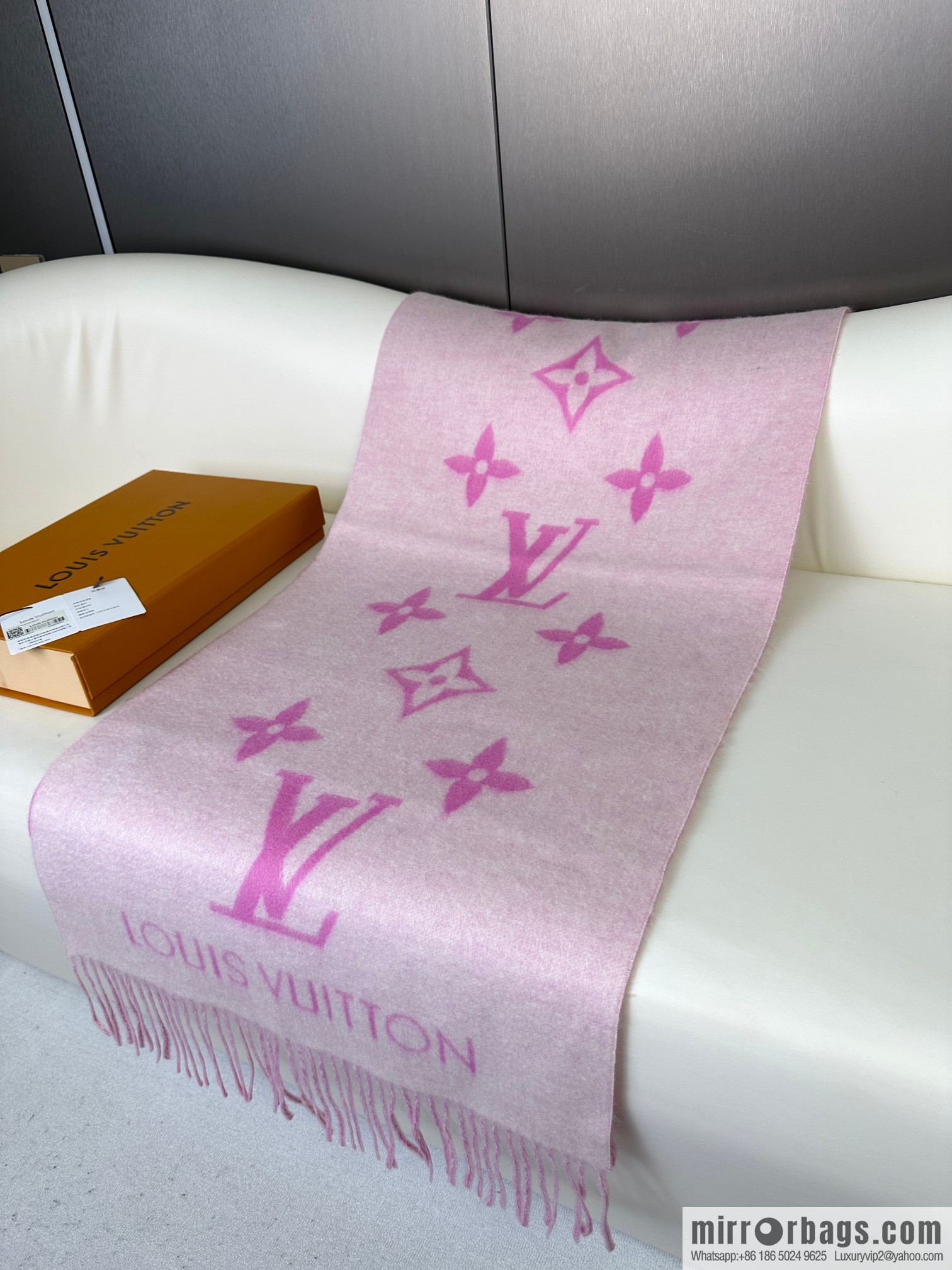 LV 𝑹𝒆𝒚𝒌𝒋𝒂𝒗𝒊𝒌 Double Sided Cashmere Scarf