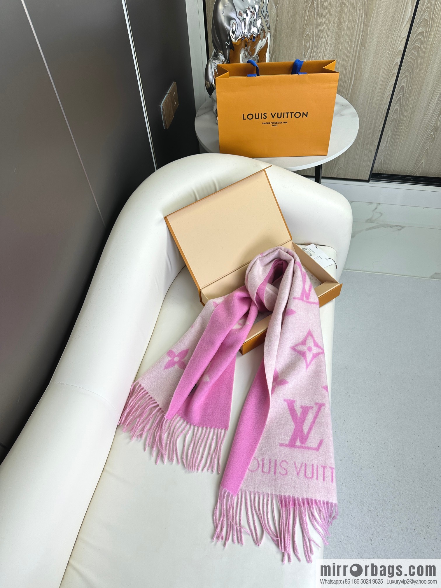 LV 𝑹𝒆𝒚𝒌𝒋𝒂𝒗𝒊𝒌 Double Sided Cashmere Scarf