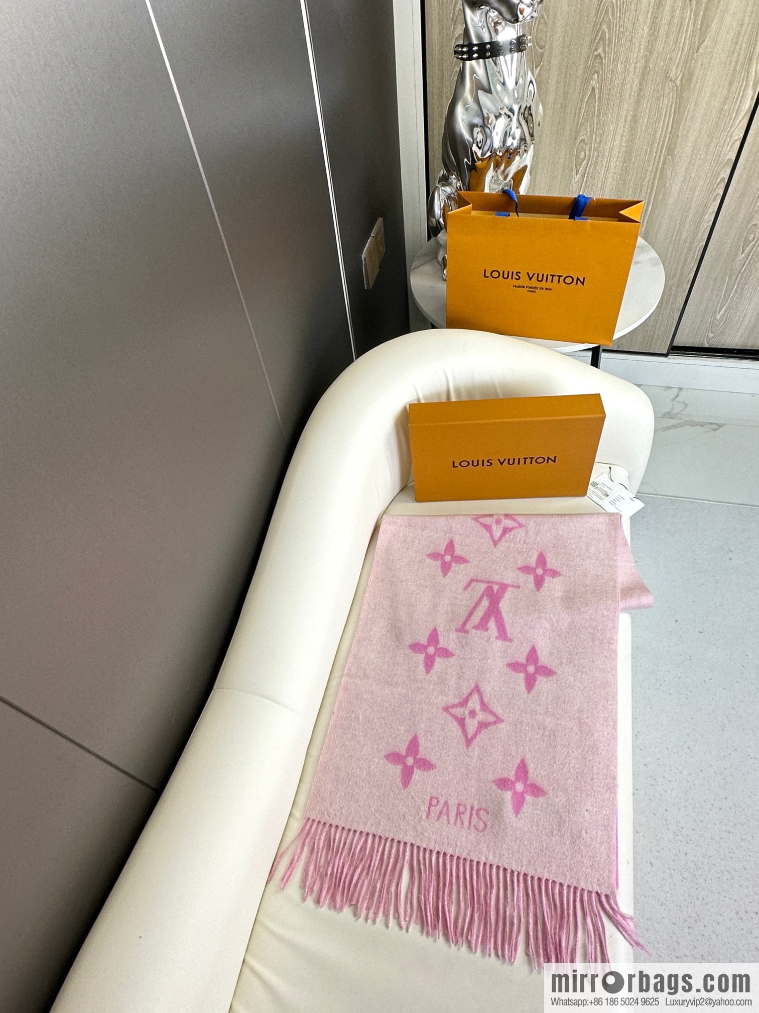 LV 𝑹𝒆𝒚𝒌𝒋𝒂𝒗𝒊𝒌 Double Sided Cashmere Scarf