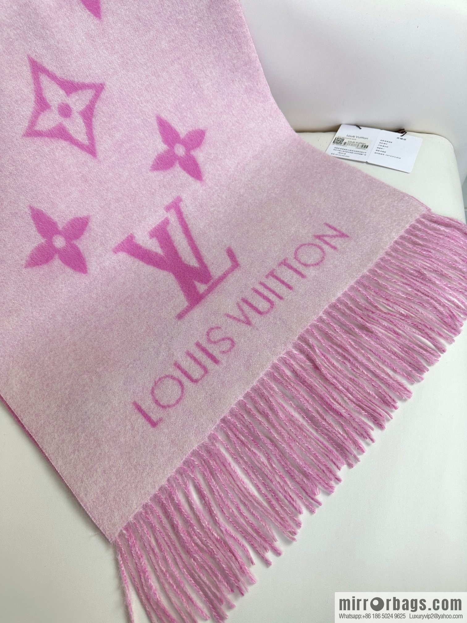LV 𝑹𝒆𝒚𝒌𝒋𝒂𝒗𝒊𝒌 Double Sided Cashmere Scarf