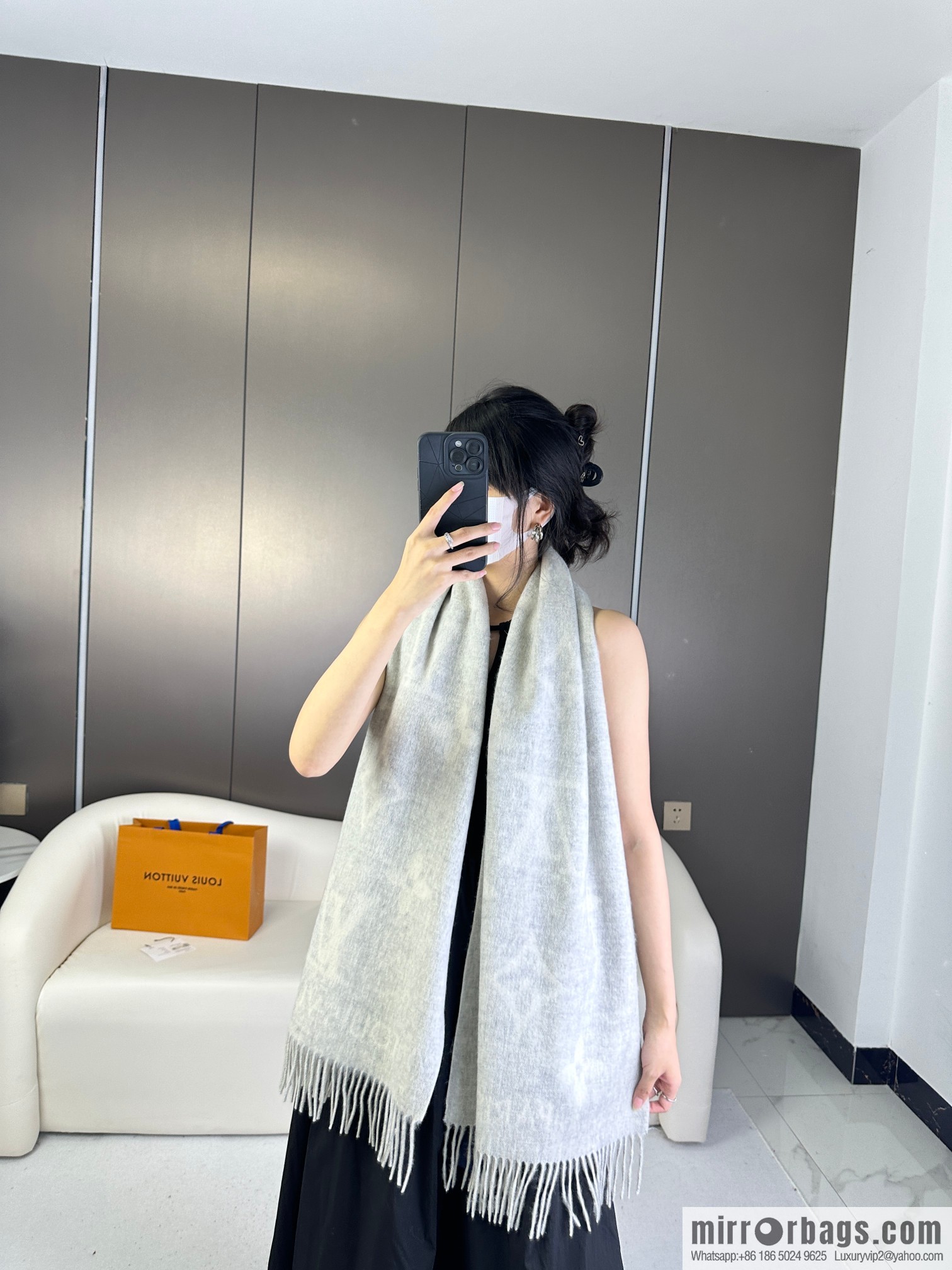 LV 𝑹𝒆𝒚𝒌𝒋𝒂𝒗𝒊𝒌 Double Sided Cashmere Scarf
