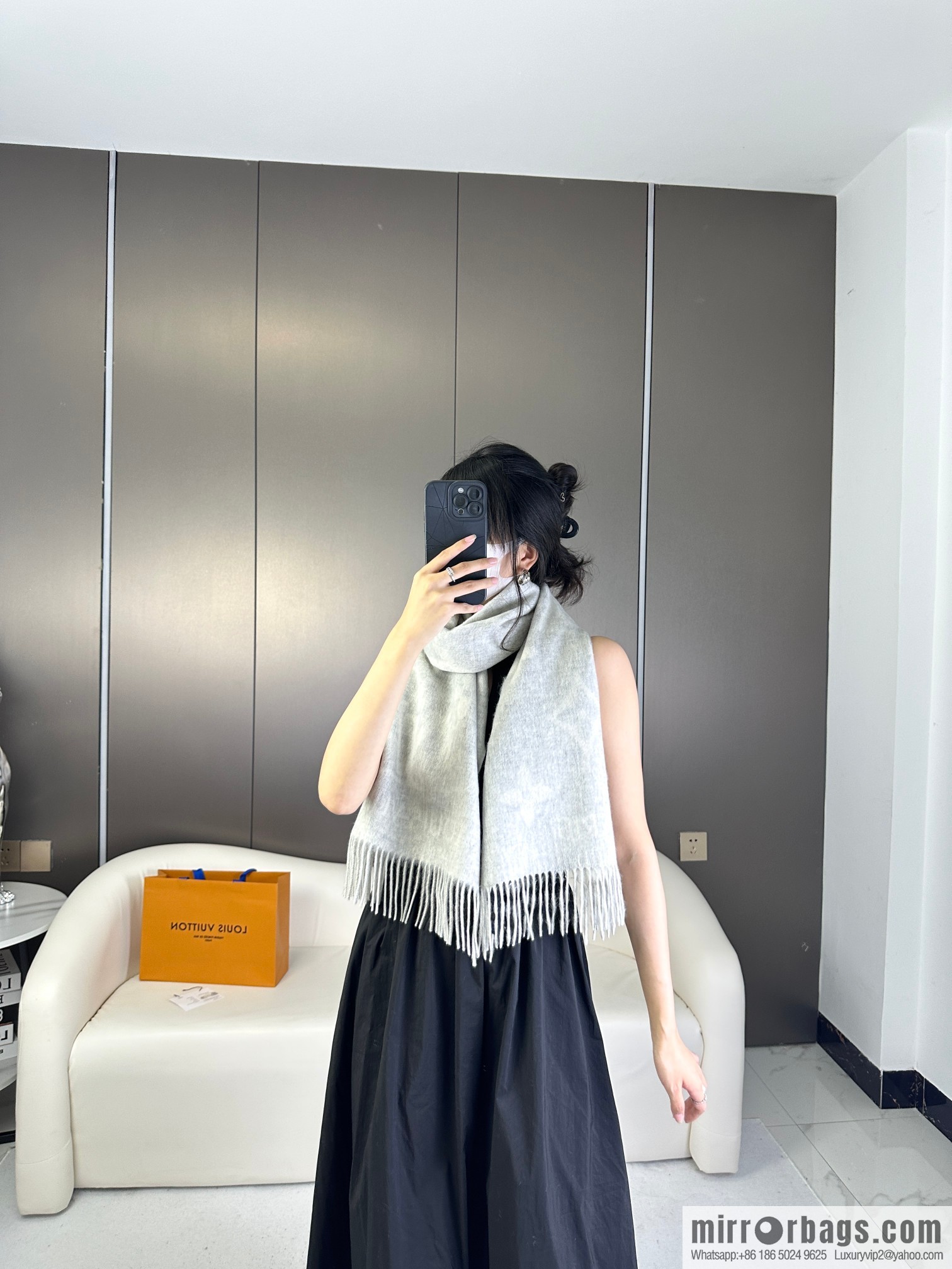 LV 𝑹𝒆𝒚𝒌𝒋𝒂𝒗𝒊𝒌 Double Sided Cashmere Scarf