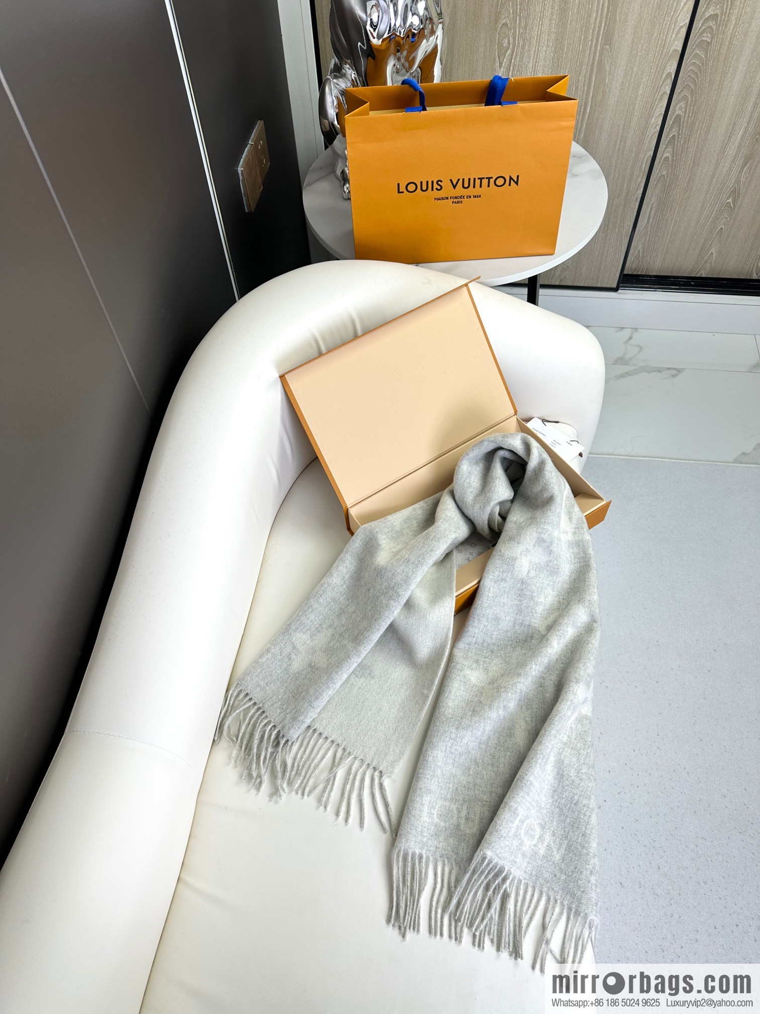 LV 𝑹𝒆𝒚𝒌𝒋𝒂𝒗𝒊𝒌 Double Sided Cashmere Scarf