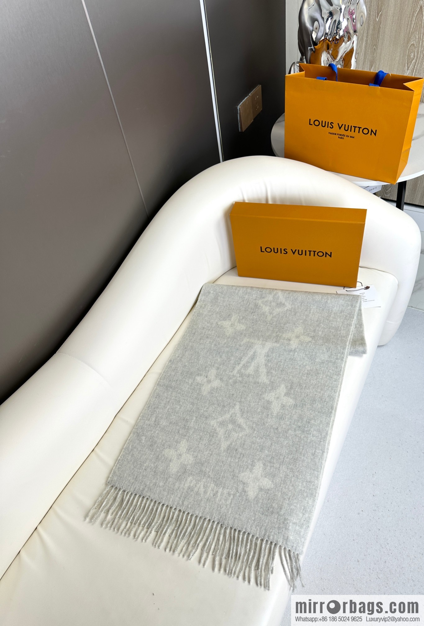 LV 𝑹𝒆𝒚𝒌𝒋𝒂𝒗𝒊𝒌 Double Sided Cashmere Scarf