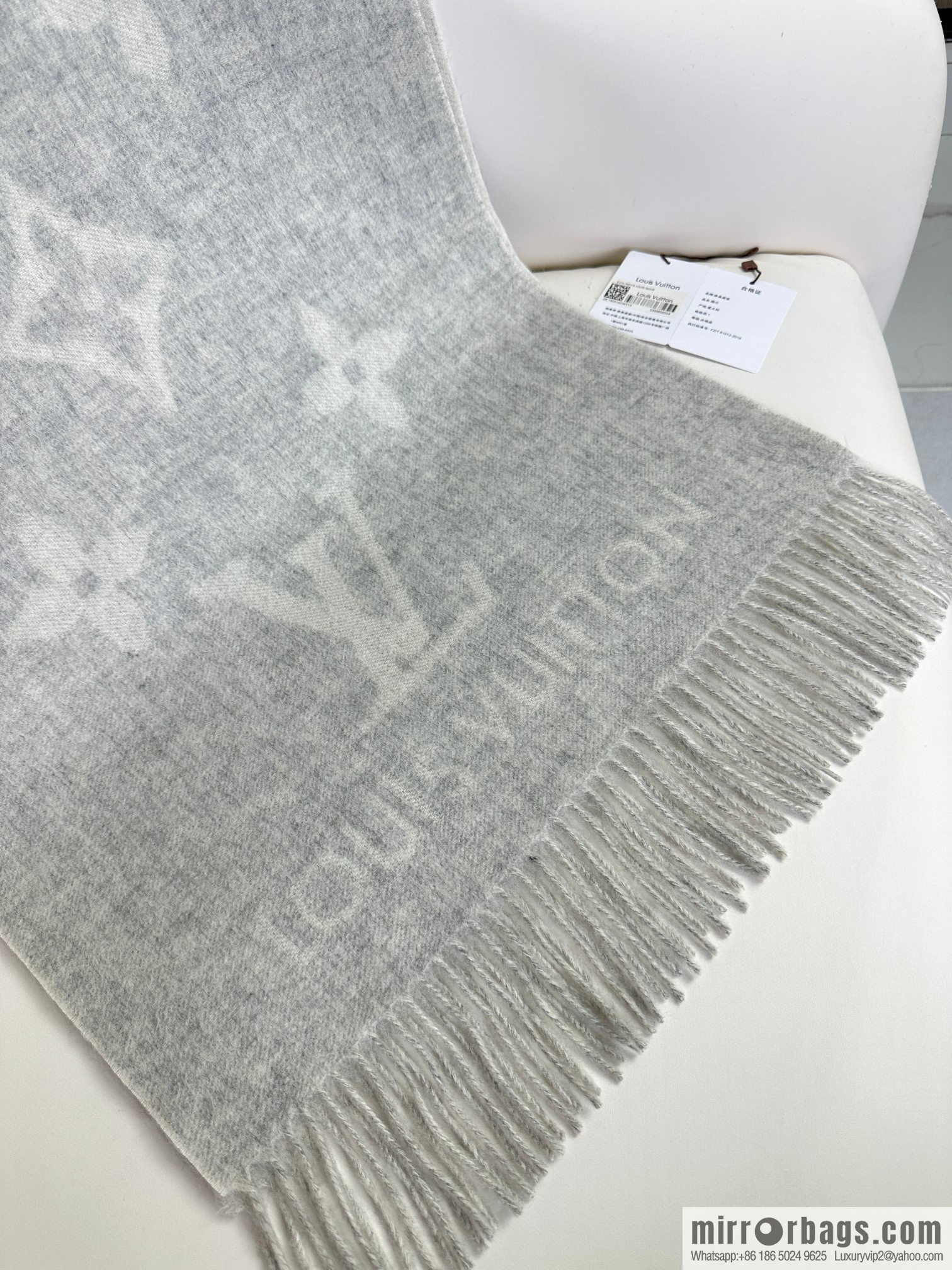 LV 𝑹𝒆𝒚𝒌𝒋𝒂𝒗𝒊𝒌 Double Sided Cashmere Scarf
