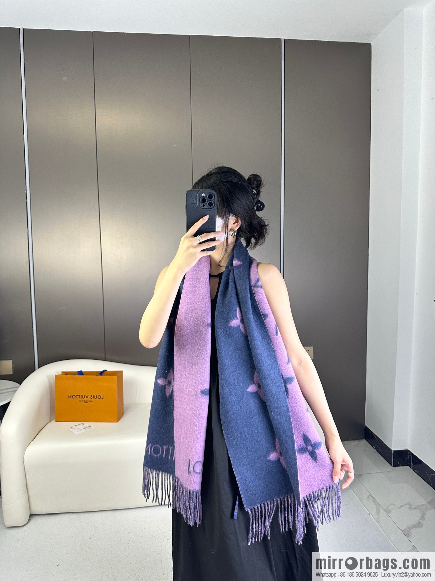 LV 𝑹𝒆𝒚𝒌𝒋𝒂𝒗𝒊𝒌 Double Sided Cashmere Scarf