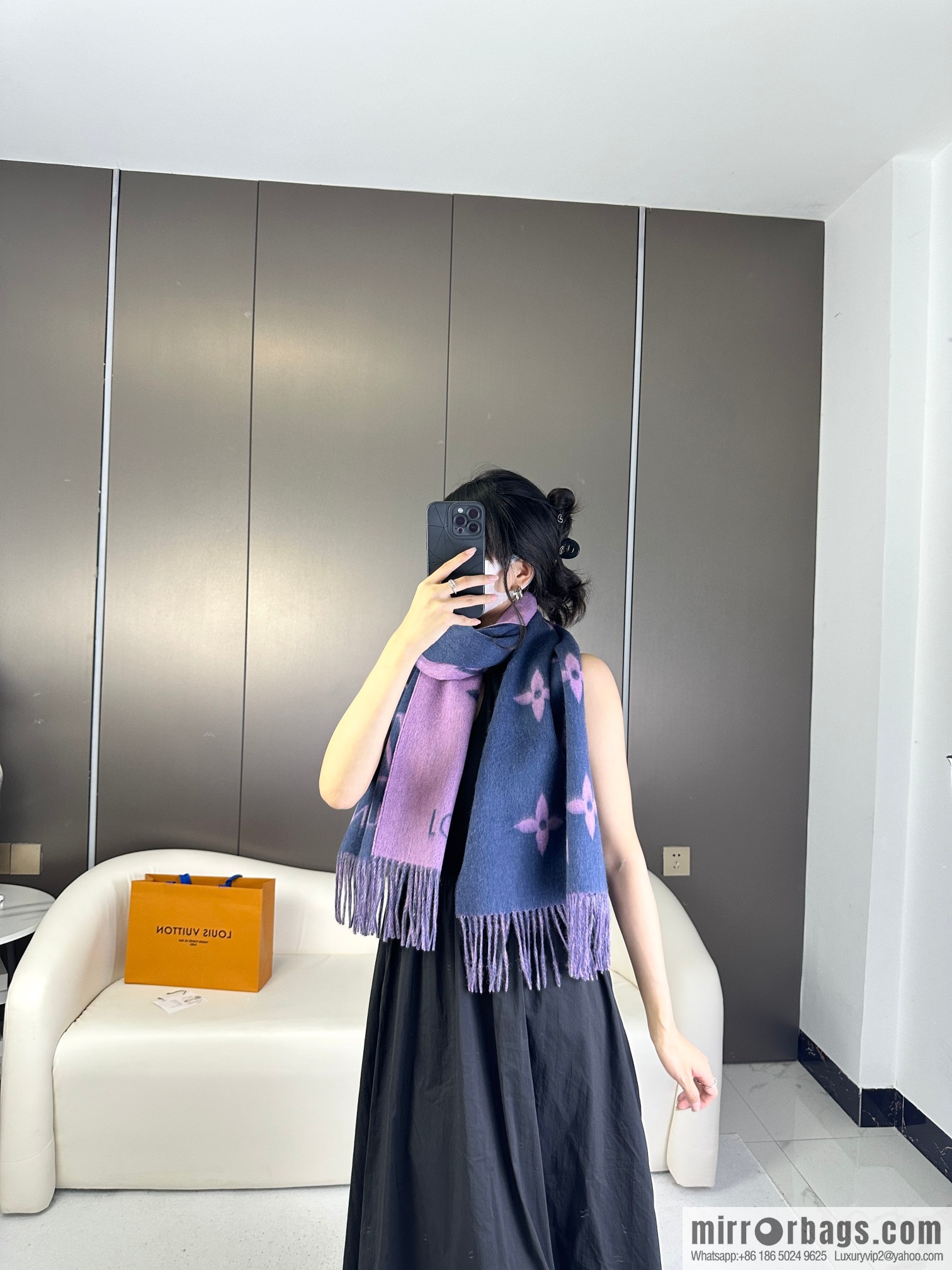 LV 𝑹𝒆𝒚𝒌𝒋𝒂𝒗𝒊𝒌 Double Sided Cashmere Scarf