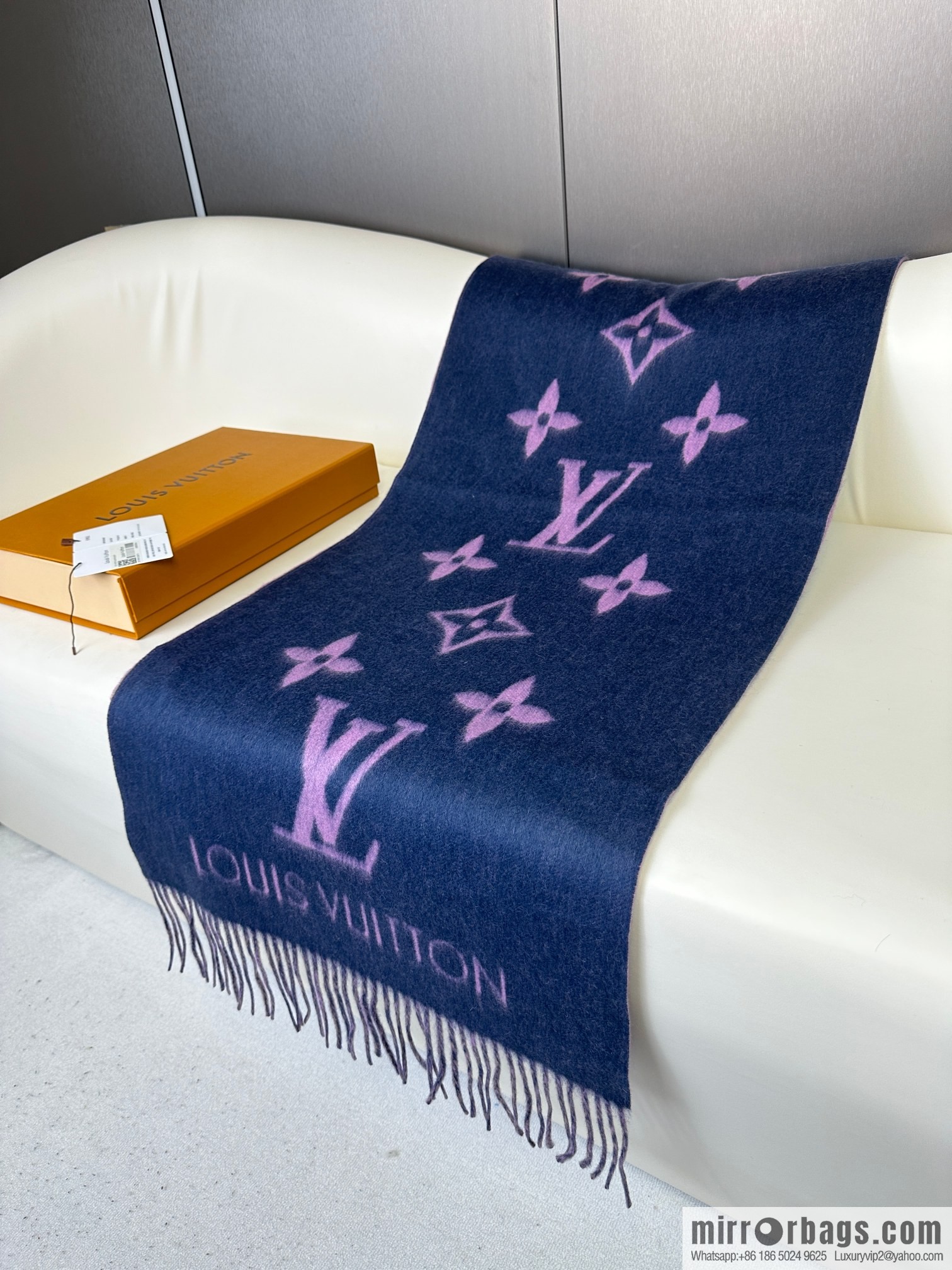 LV 𝑹𝒆𝒚𝒌𝒋𝒂𝒗𝒊𝒌 Double Sided Cashmere Scarf