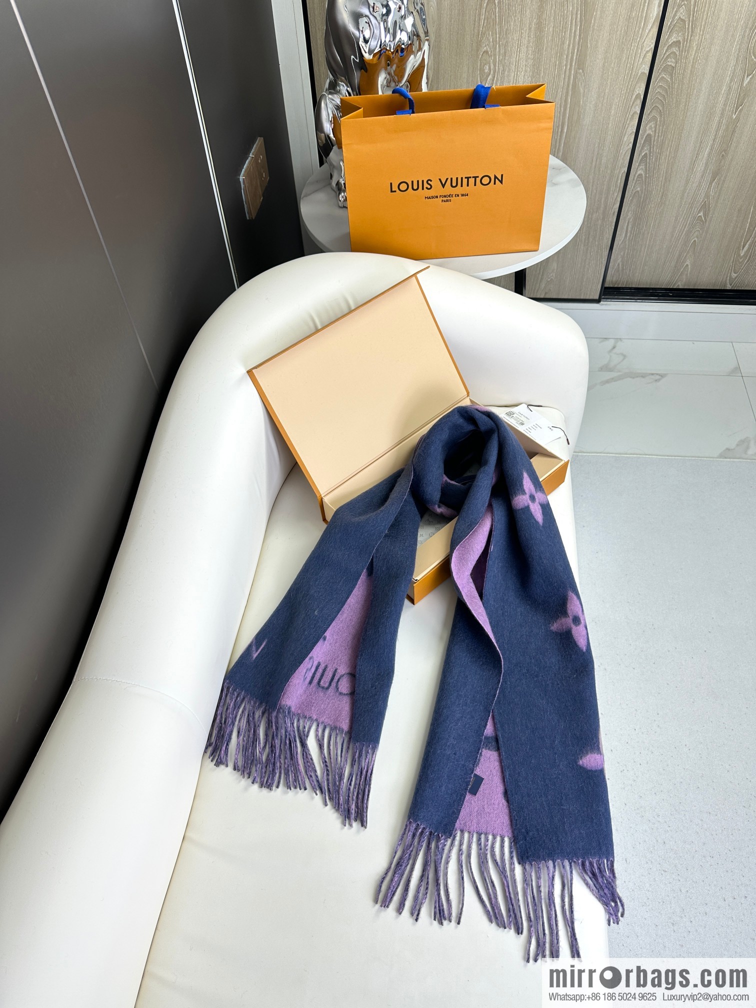 LV 𝑹𝒆𝒚𝒌𝒋𝒂𝒗𝒊𝒌 Double Sided Cashmere Scarf