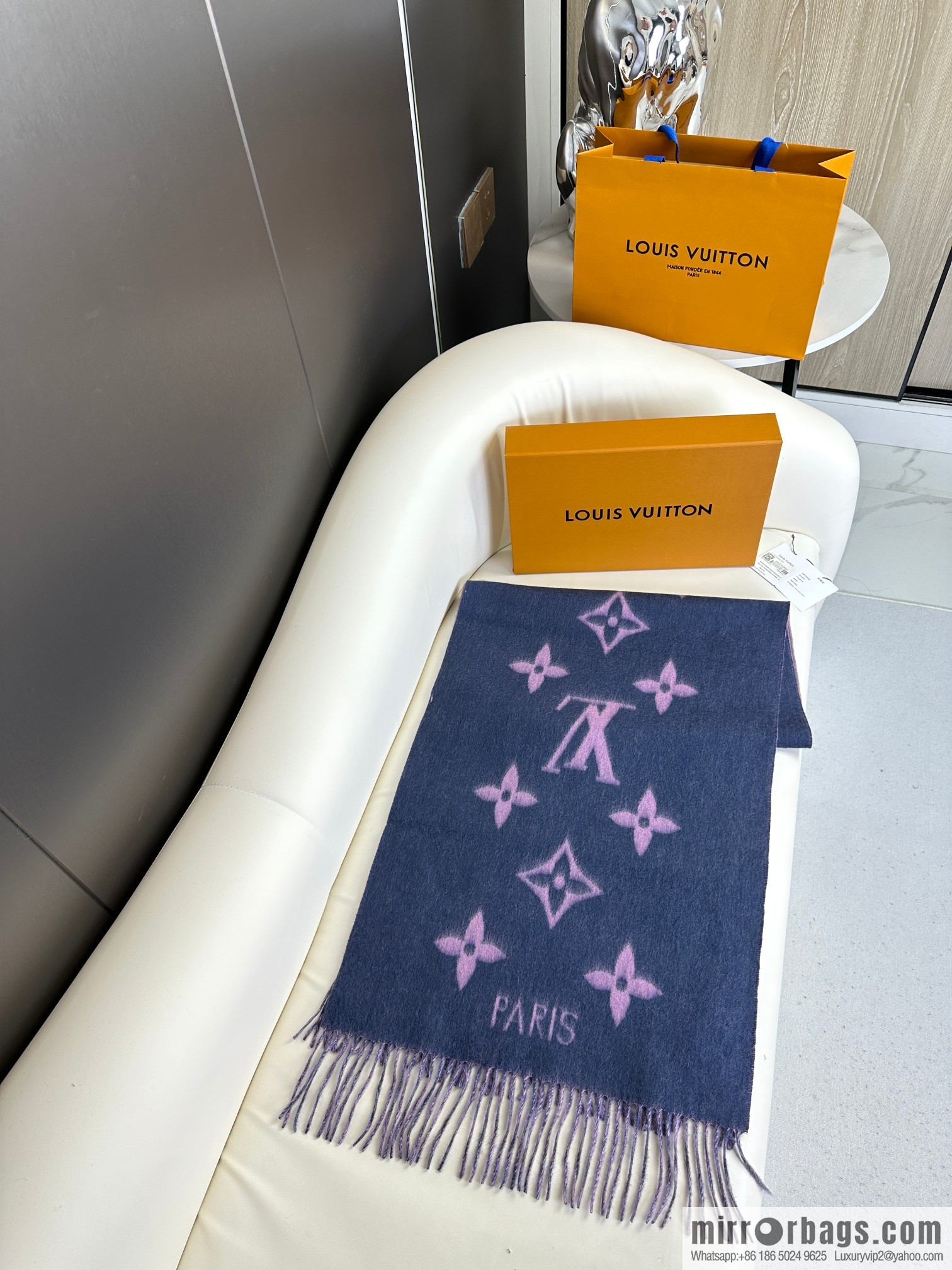LV 𝑹𝒆𝒚𝒌𝒋𝒂𝒗𝒊𝒌 Double Sided Cashmere Scarf