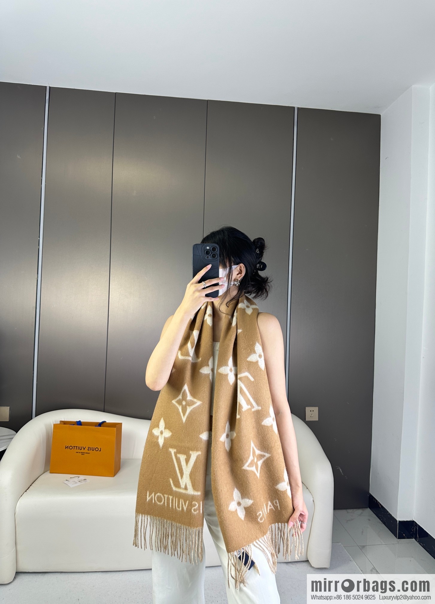 LV 𝑹𝒆𝒚𝒌𝒋𝒂𝒗𝒊𝒌 Double Sided Cashmere Scarf