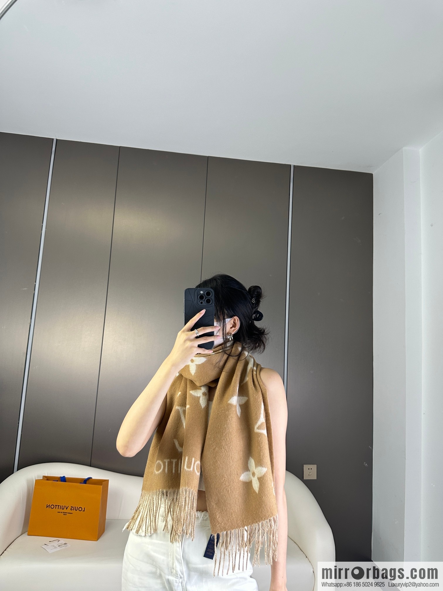 LV 𝑹𝒆𝒚𝒌𝒋𝒂𝒗𝒊𝒌 Double Sided Cashmere Scarf