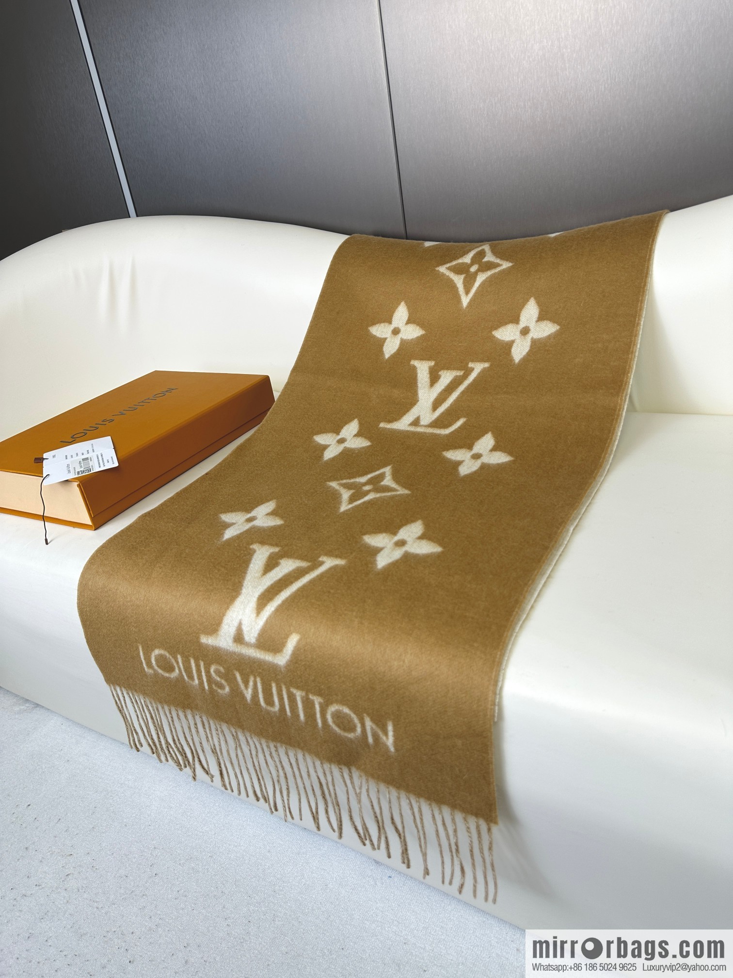 LV 𝑹𝒆𝒚𝒌𝒋𝒂𝒗𝒊𝒌 Double Sided Cashmere Scarf