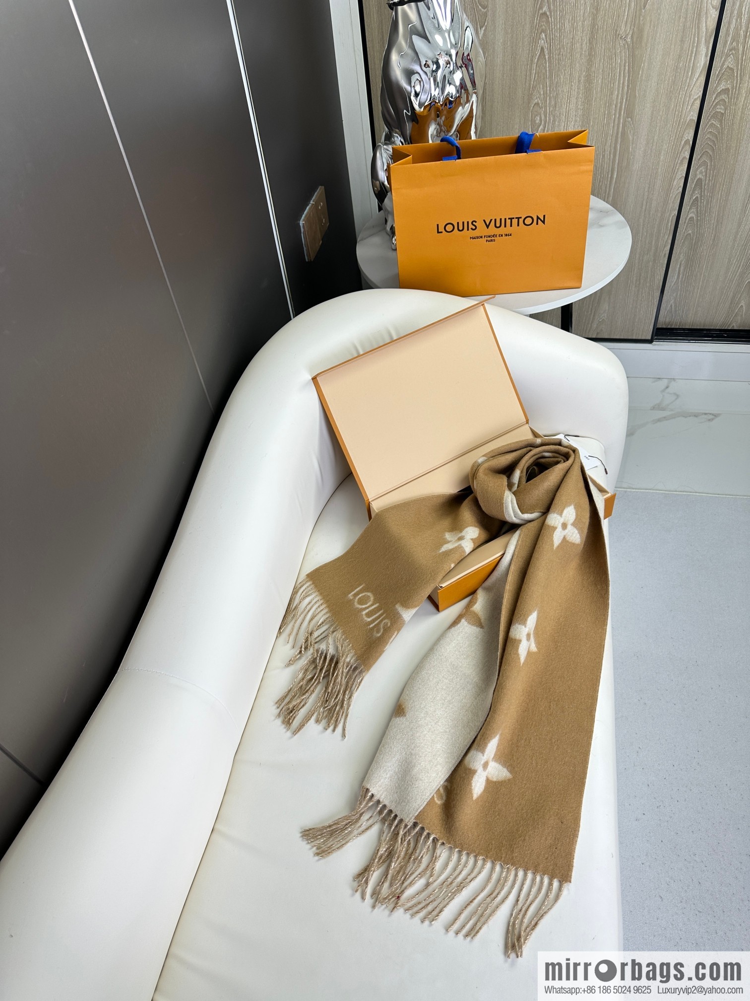 LV 𝑹𝒆𝒚𝒌𝒋𝒂𝒗𝒊𝒌 Double Sided Cashmere Scarf
