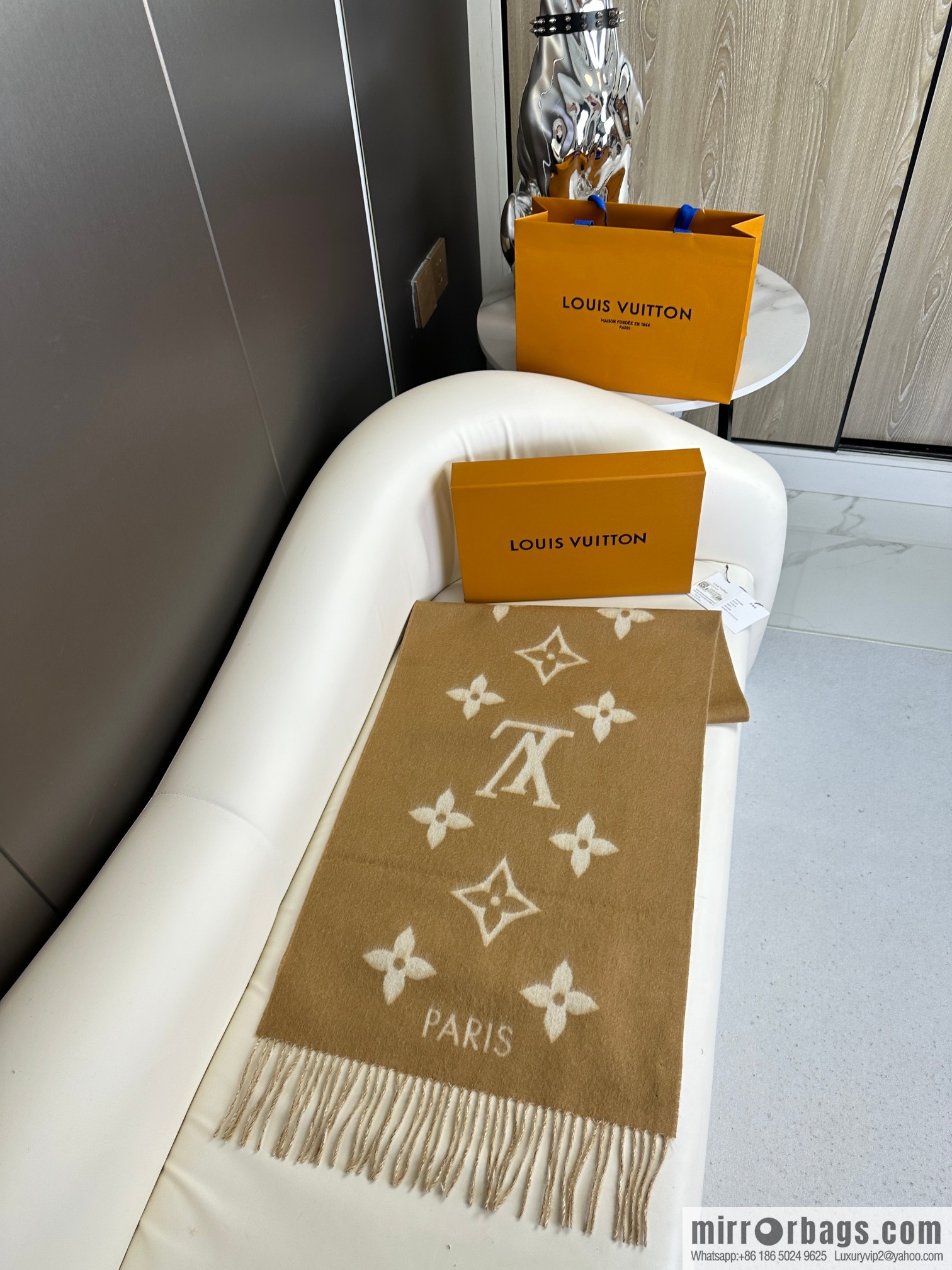 LV 𝑹𝒆𝒚𝒌𝒋𝒂𝒗𝒊𝒌 Double Sided Cashmere Scarf