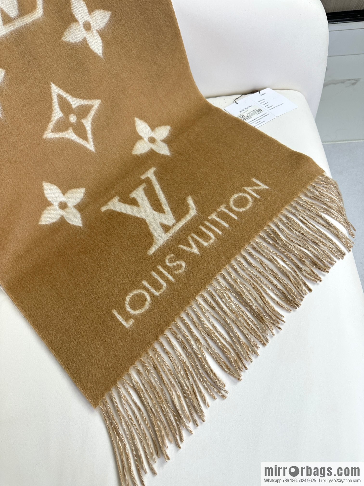 LV 𝑹𝒆𝒚𝒌𝒋𝒂𝒗𝒊𝒌 Double Sided Cashmere Scarf