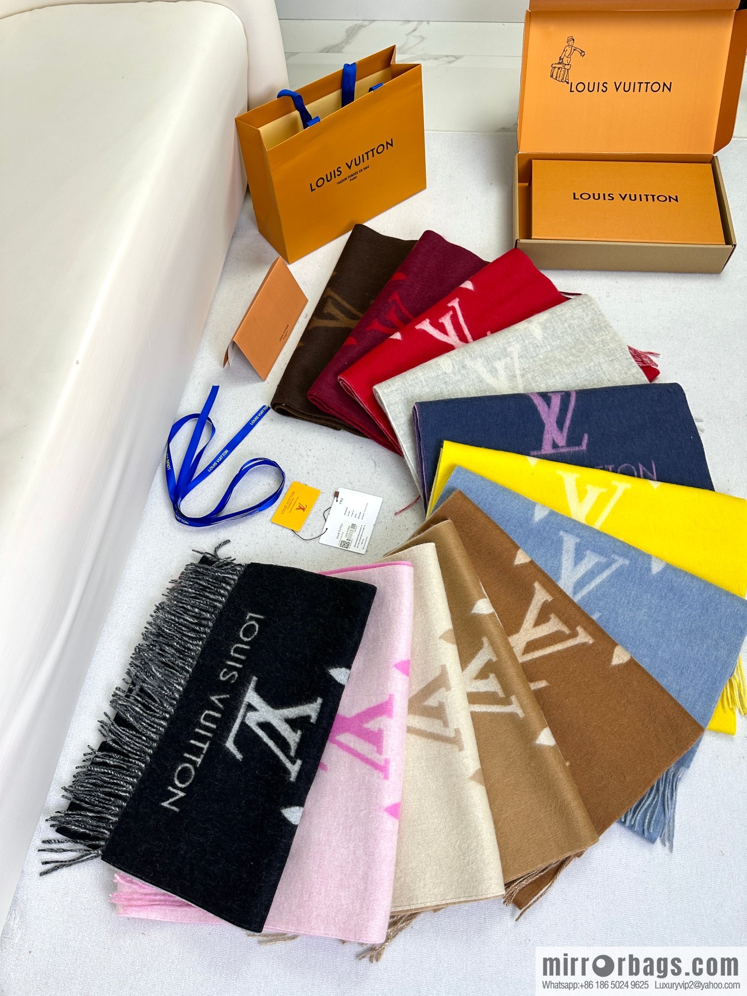 LV 𝑹𝒆𝒚𝒌𝒋𝒂𝒗𝒊𝒌 Double Sided Cashmere Scarf