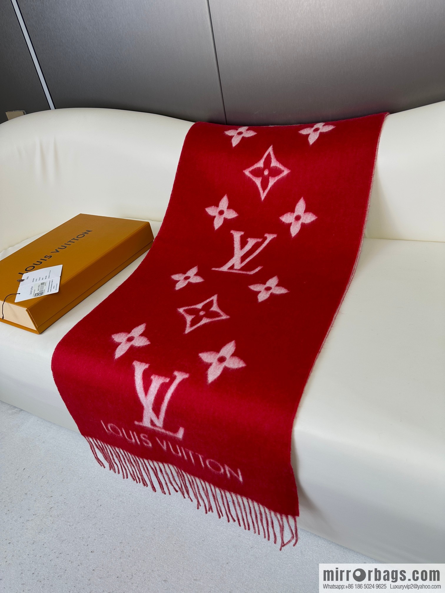LV 𝑹𝒆𝒚𝒌𝒋𝒂𝒗𝒊𝒌 Double Sided Cashmere Scarf