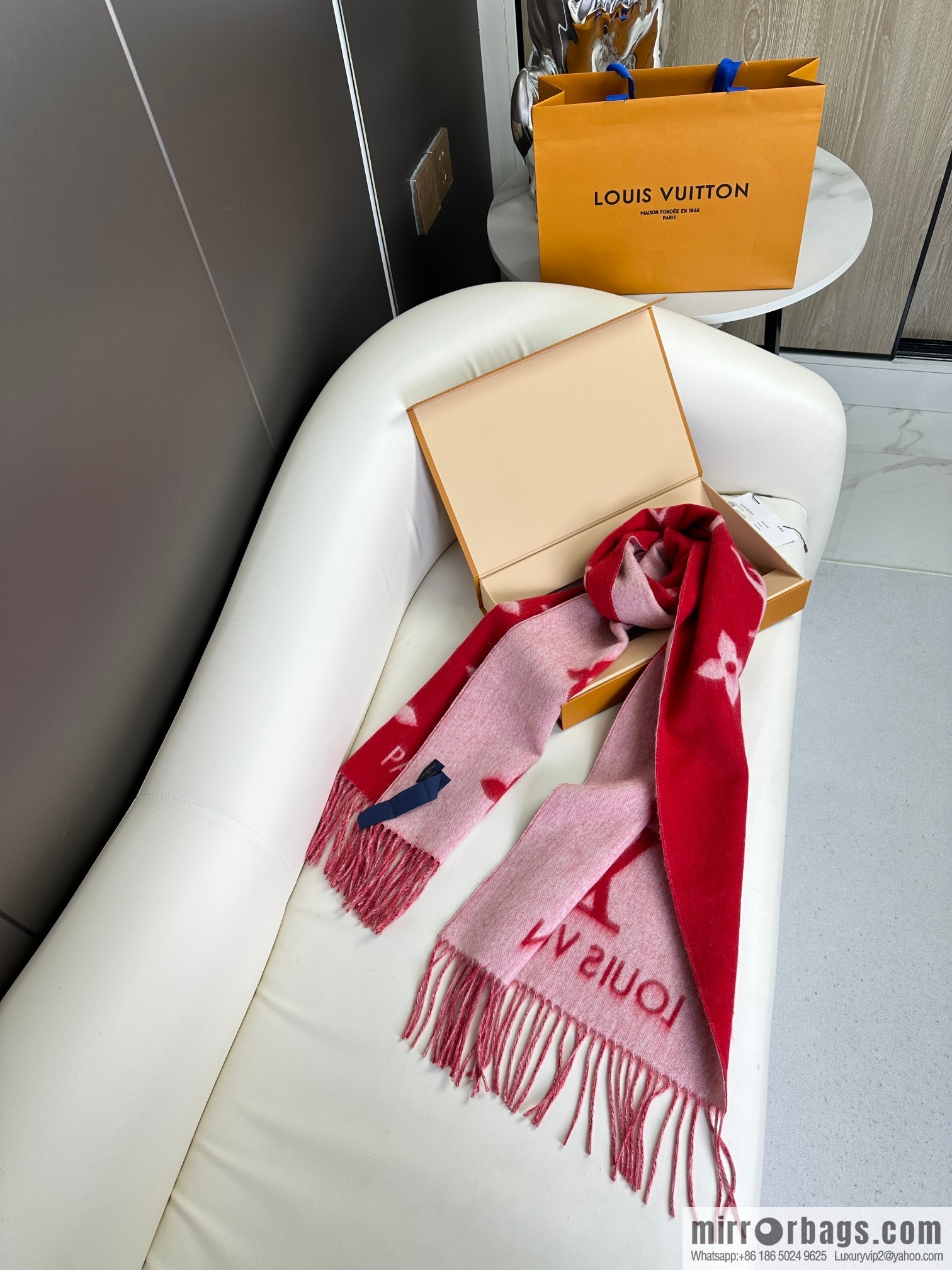 LV 𝑹𝒆𝒚𝒌𝒋𝒂𝒗𝒊𝒌 Double Sided Cashmere Scarf