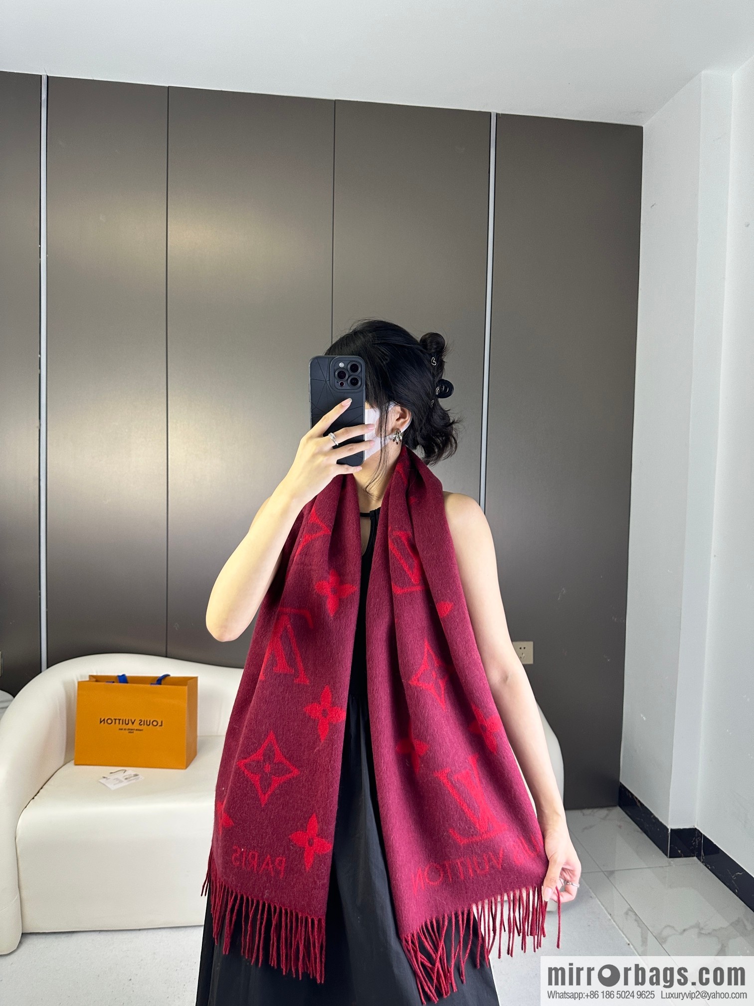 LV 𝑹𝒆𝒚𝒌𝒋𝒂𝒗𝒊𝒌 Double Sided Cashmere Scarf