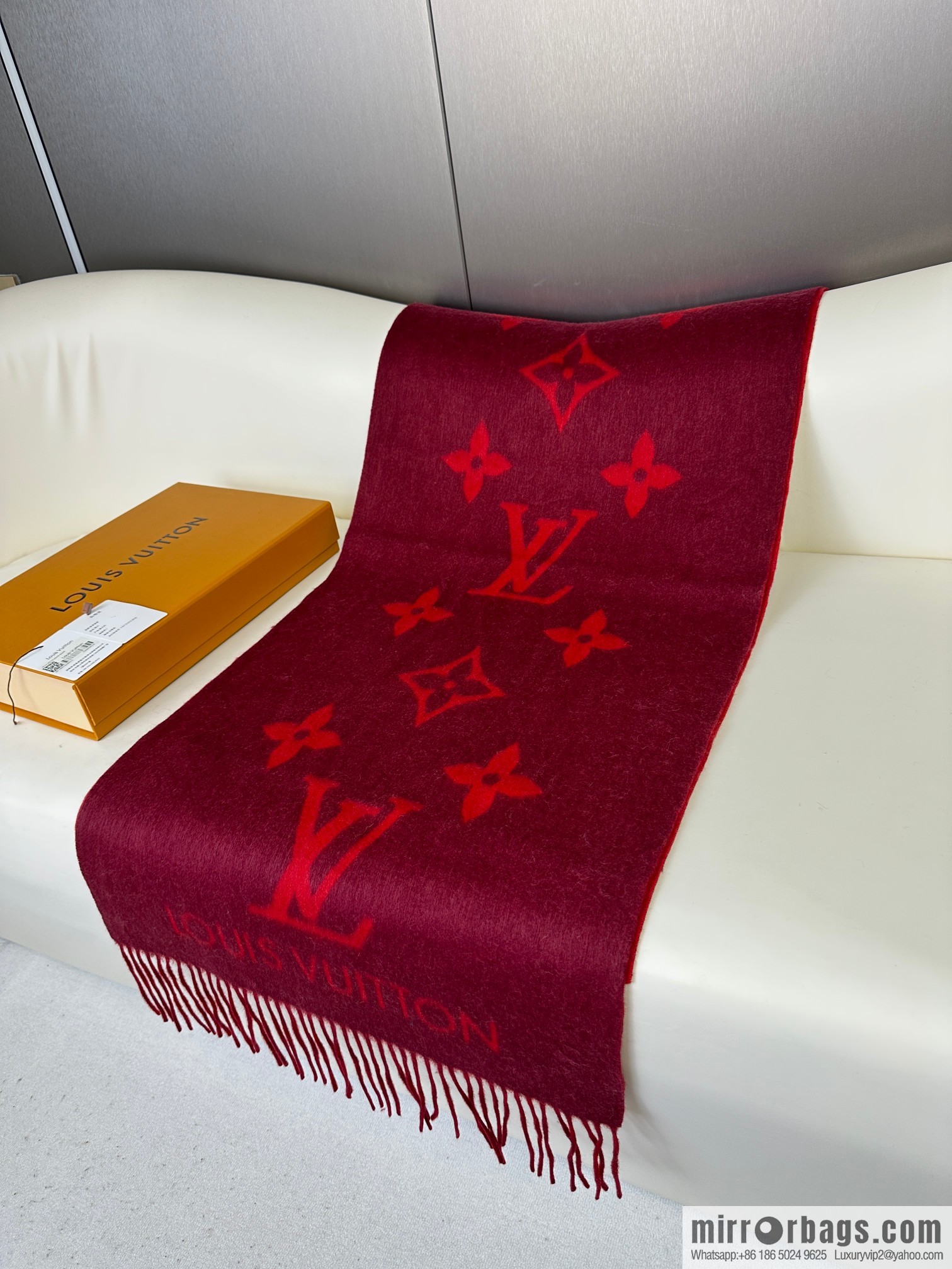 LV 𝑹𝒆𝒚𝒌𝒋𝒂𝒗𝒊𝒌 Double Sided Cashmere Scarf