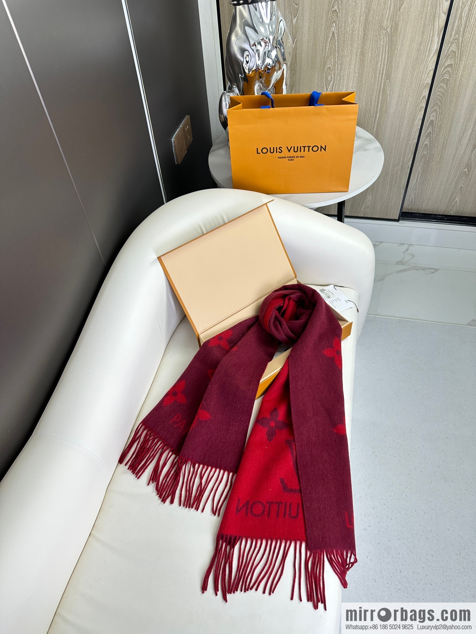 LV 𝑹𝒆𝒚𝒌𝒋𝒂𝒗𝒊𝒌 Double Sided Cashmere Scarf