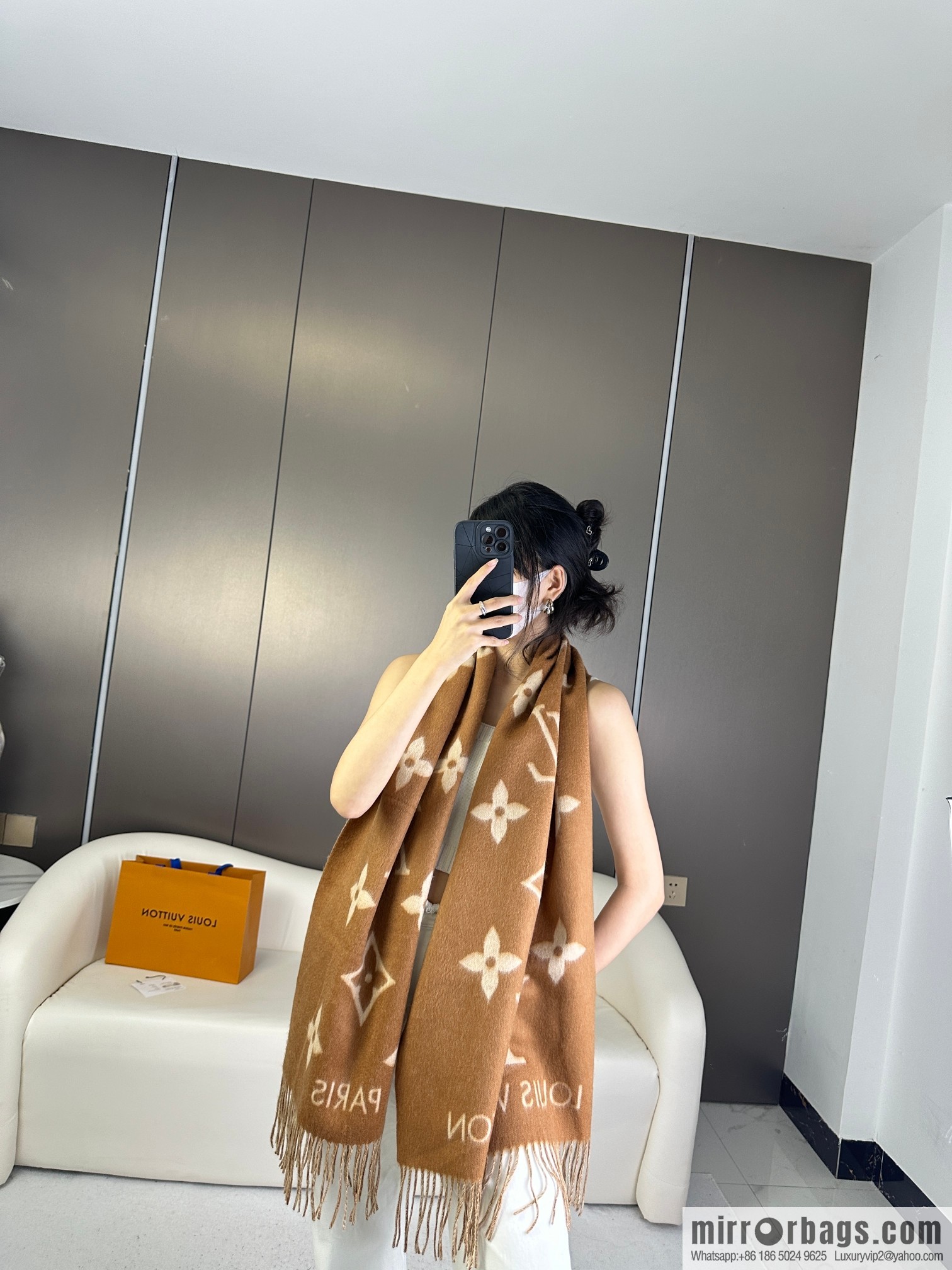 LV 𝑹𝒆𝒚𝒌𝒋𝒂𝒗𝒊𝒌 Double Sided Cashmere Scarf