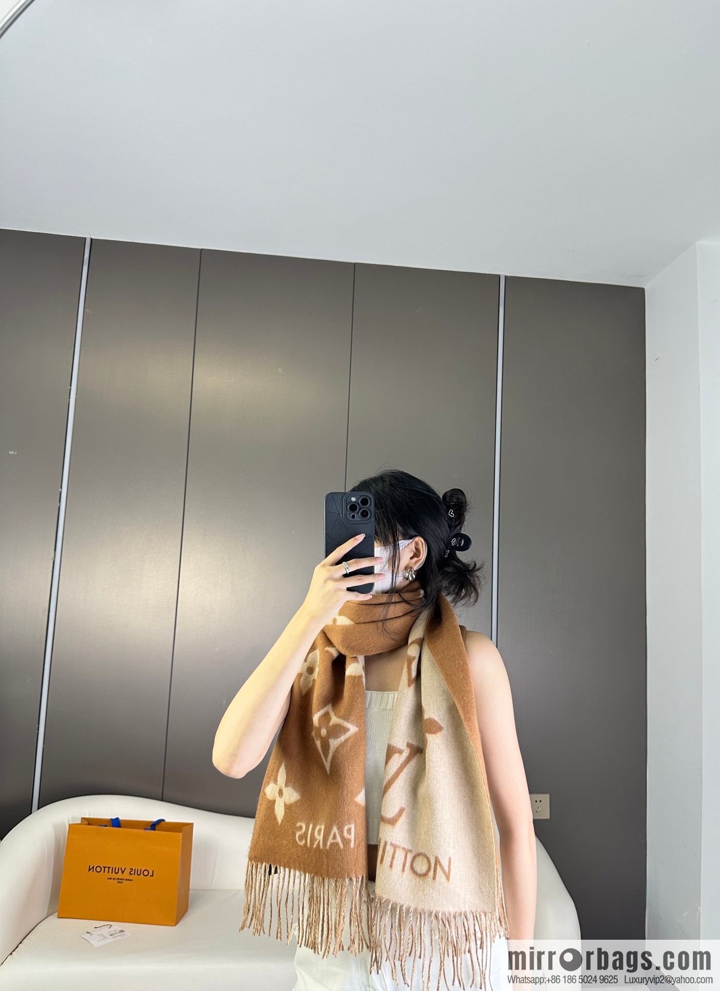 LV 𝑹𝒆𝒚𝒌𝒋𝒂𝒗𝒊𝒌 Double Sided Cashmere Scarf