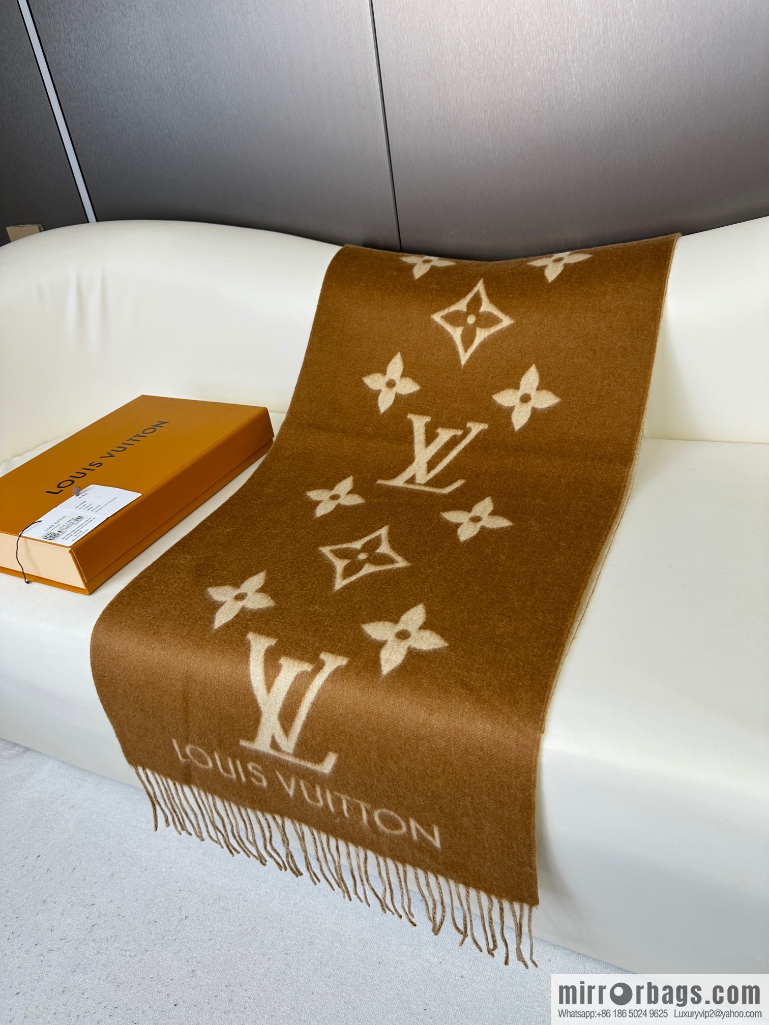 LV 𝑹𝒆𝒚𝒌𝒋𝒂𝒗𝒊𝒌 Double Sided Cashmere Scarf