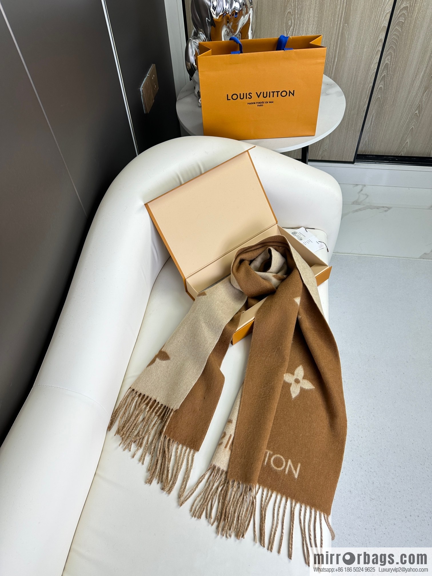 LV 𝑹𝒆𝒚𝒌𝒋𝒂𝒗𝒊𝒌 Double Sided Cashmere Scarf