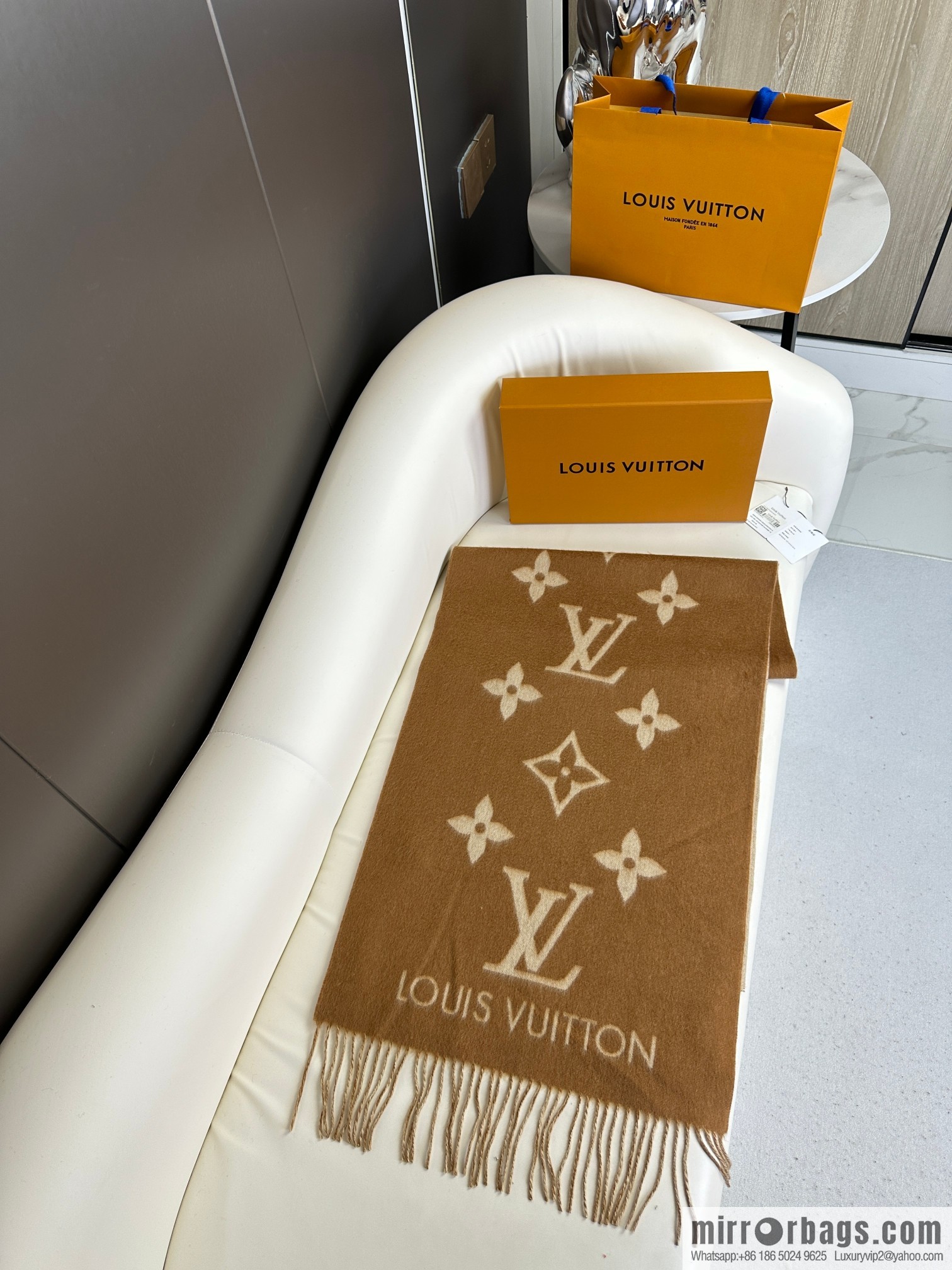 LV 𝑹𝒆𝒚𝒌𝒋𝒂𝒗𝒊𝒌 Double Sided Cashmere Scarf
