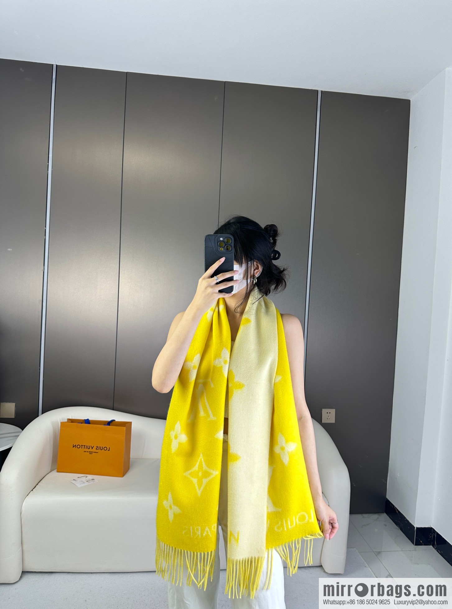 LV 𝑹𝒆𝒚𝒌𝒋𝒂𝒗𝒊𝒌 Double Sided Cashmere Scarf
