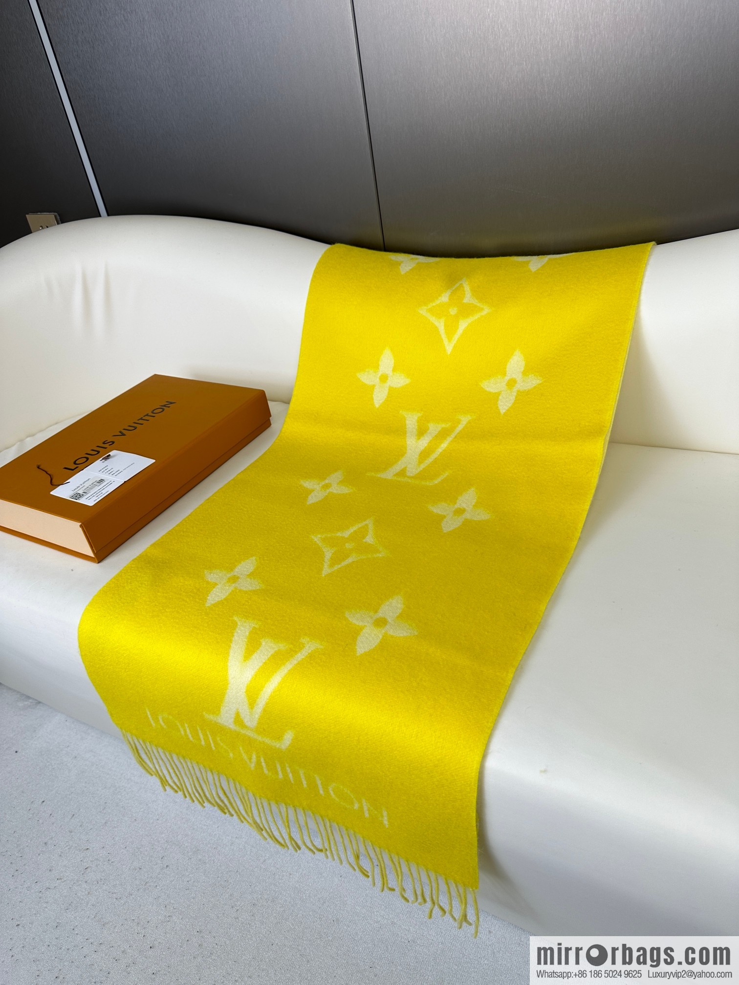 LV 𝑹𝒆𝒚𝒌𝒋𝒂𝒗𝒊𝒌 Double Sided Cashmere Scarf