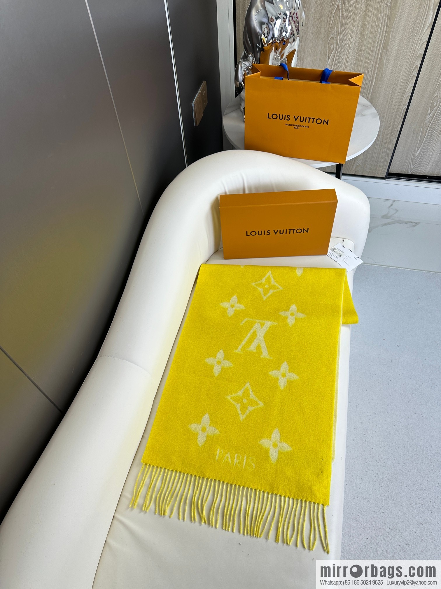 LV 𝑹𝒆𝒚𝒌𝒋𝒂𝒗𝒊𝒌 Double Sided Cashmere Scarf